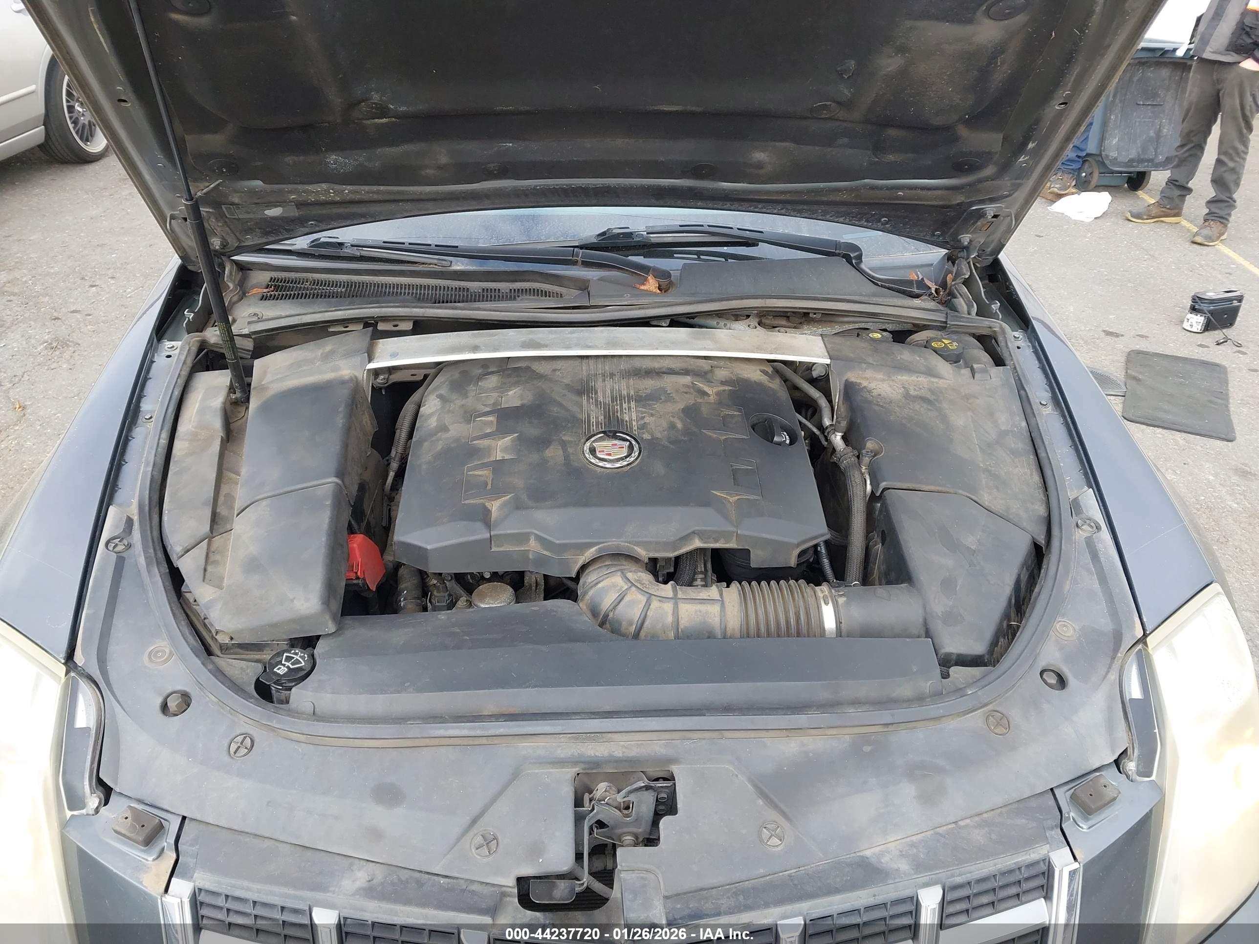 CADILLAC CTS image 10