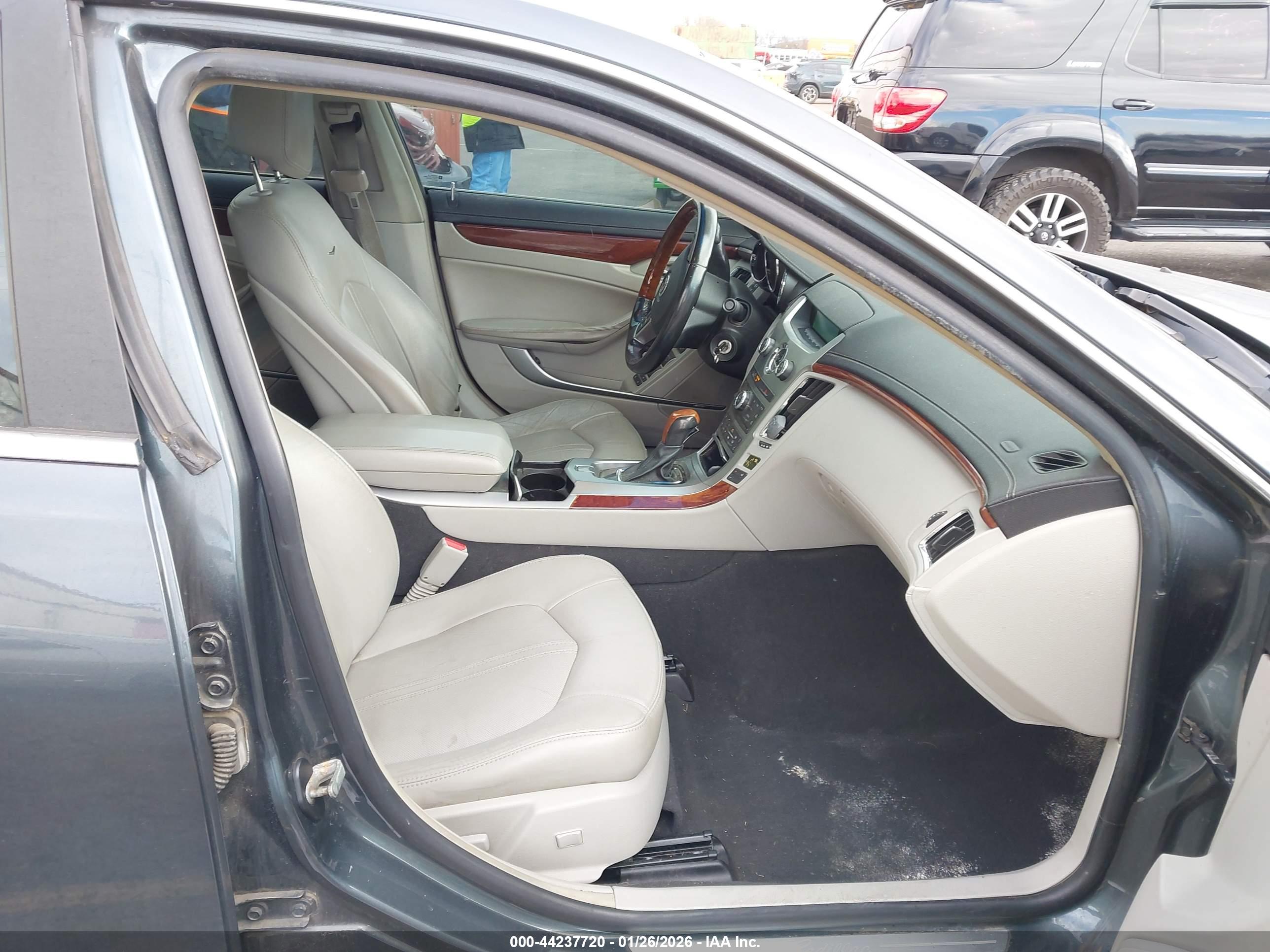 CADILLAC CTS image 5