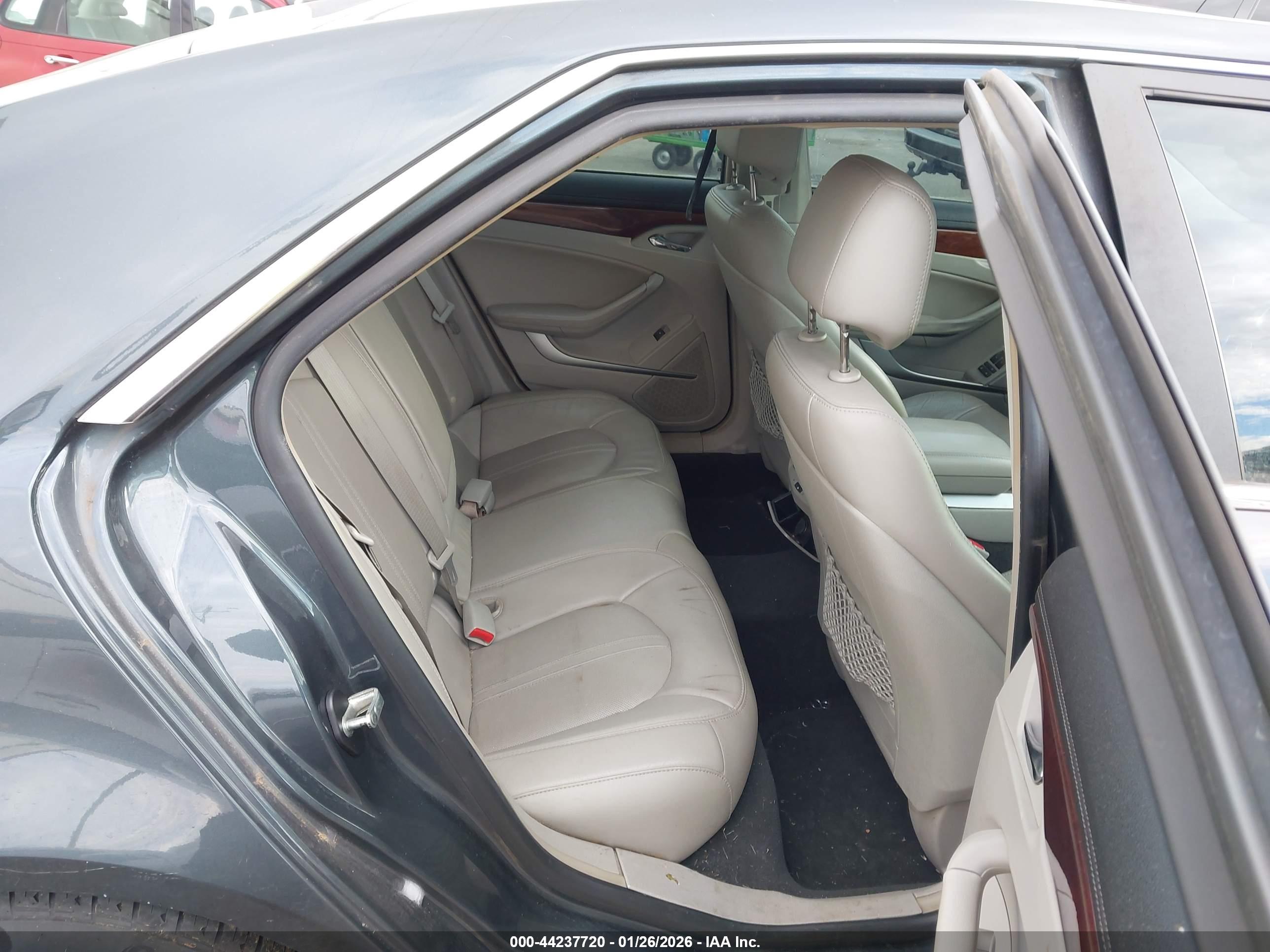 CADILLAC CTS image 8