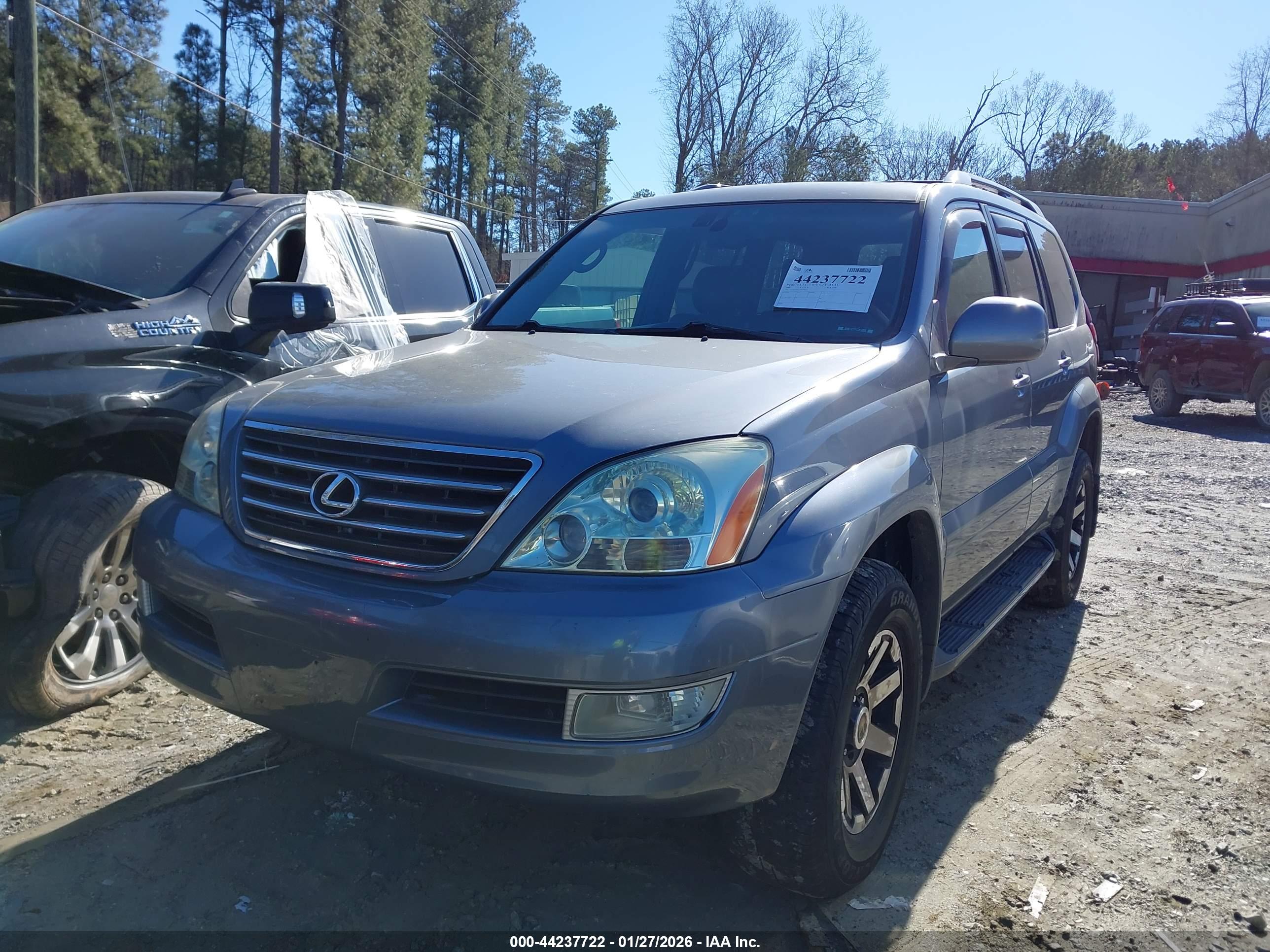 LEXUS GX image 2