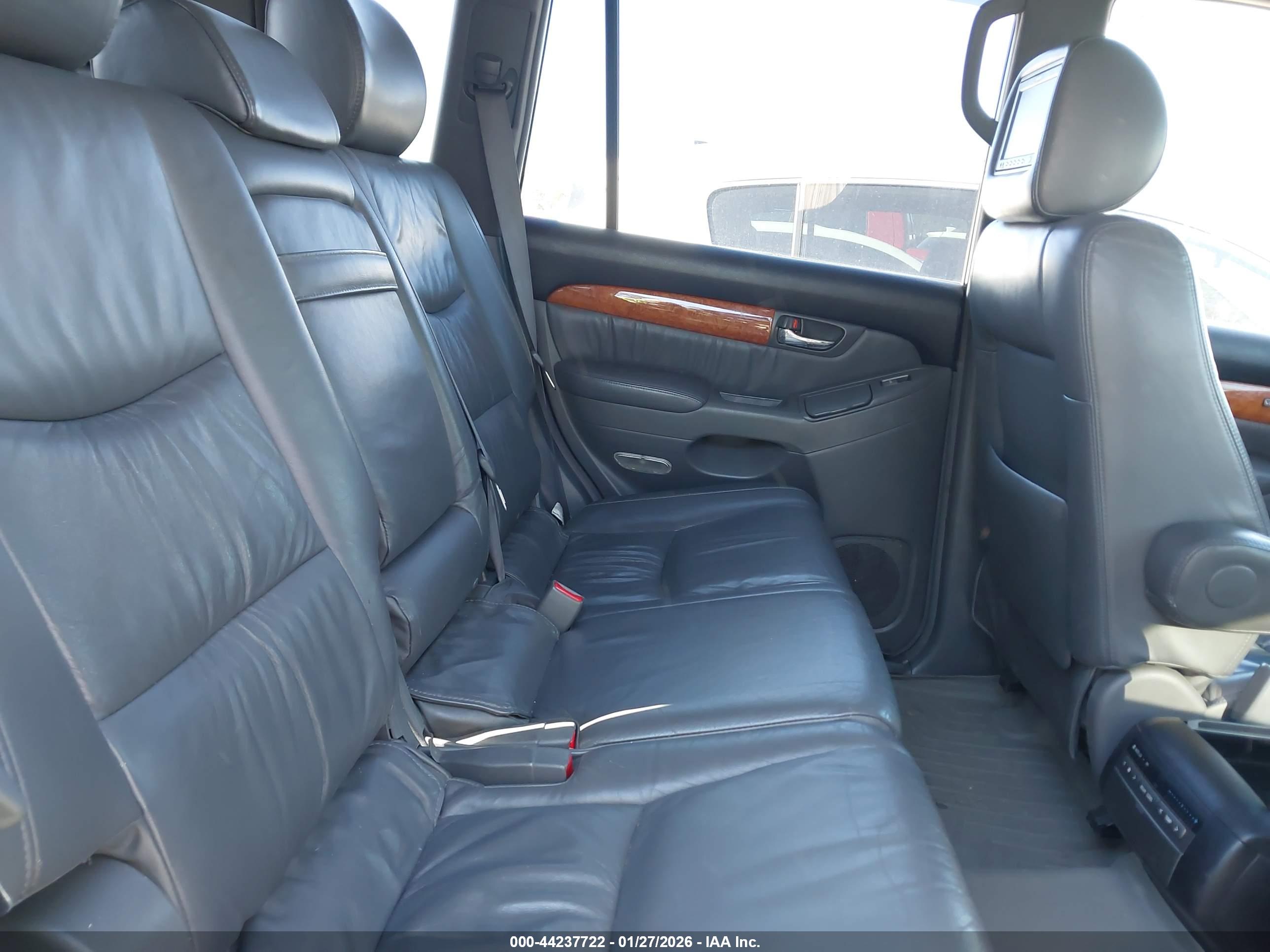 LEXUS GX image 8