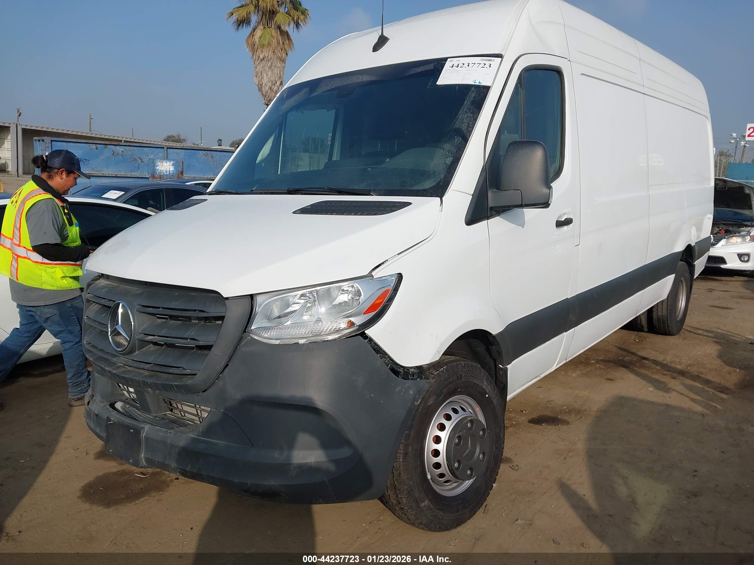 MERCEDES-BENZ SPRINTER image 2