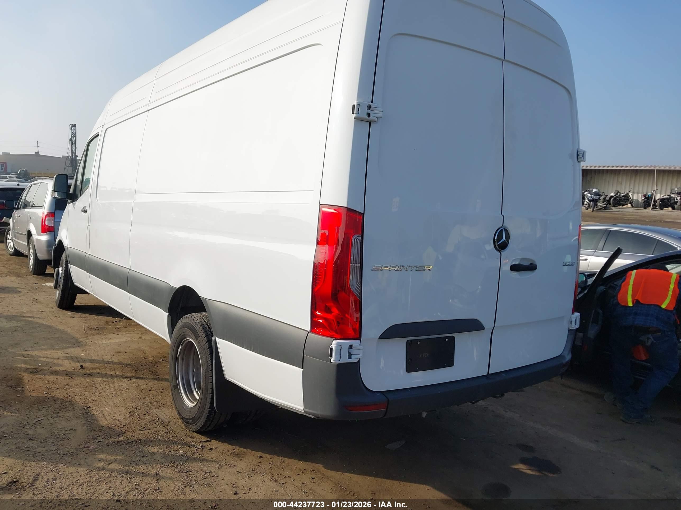 MERCEDES-BENZ SPRINTER image 3