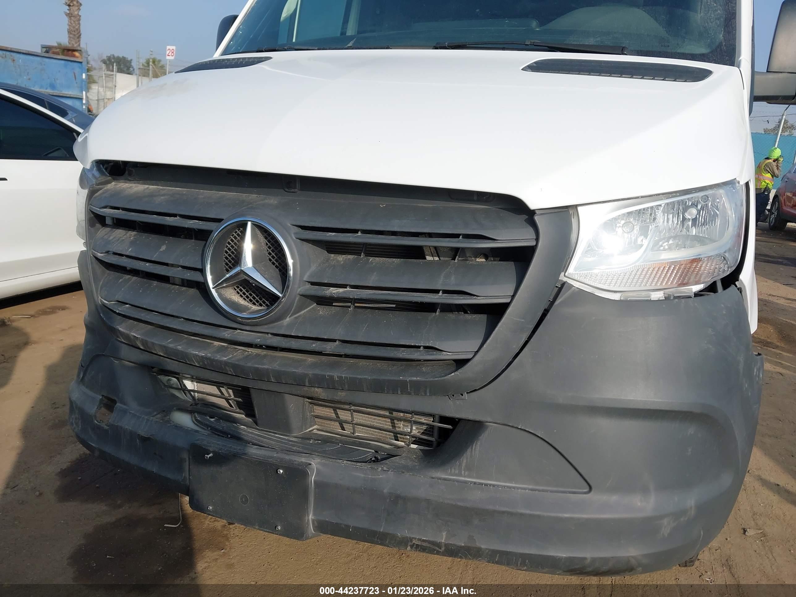 MERCEDES-BENZ SPRINTER image 6