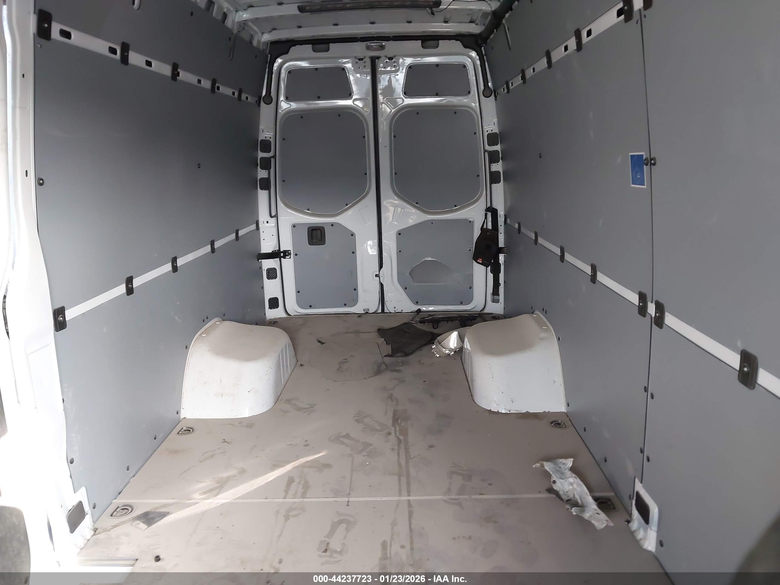 MERCEDES-BENZ SPRINTER image 8
