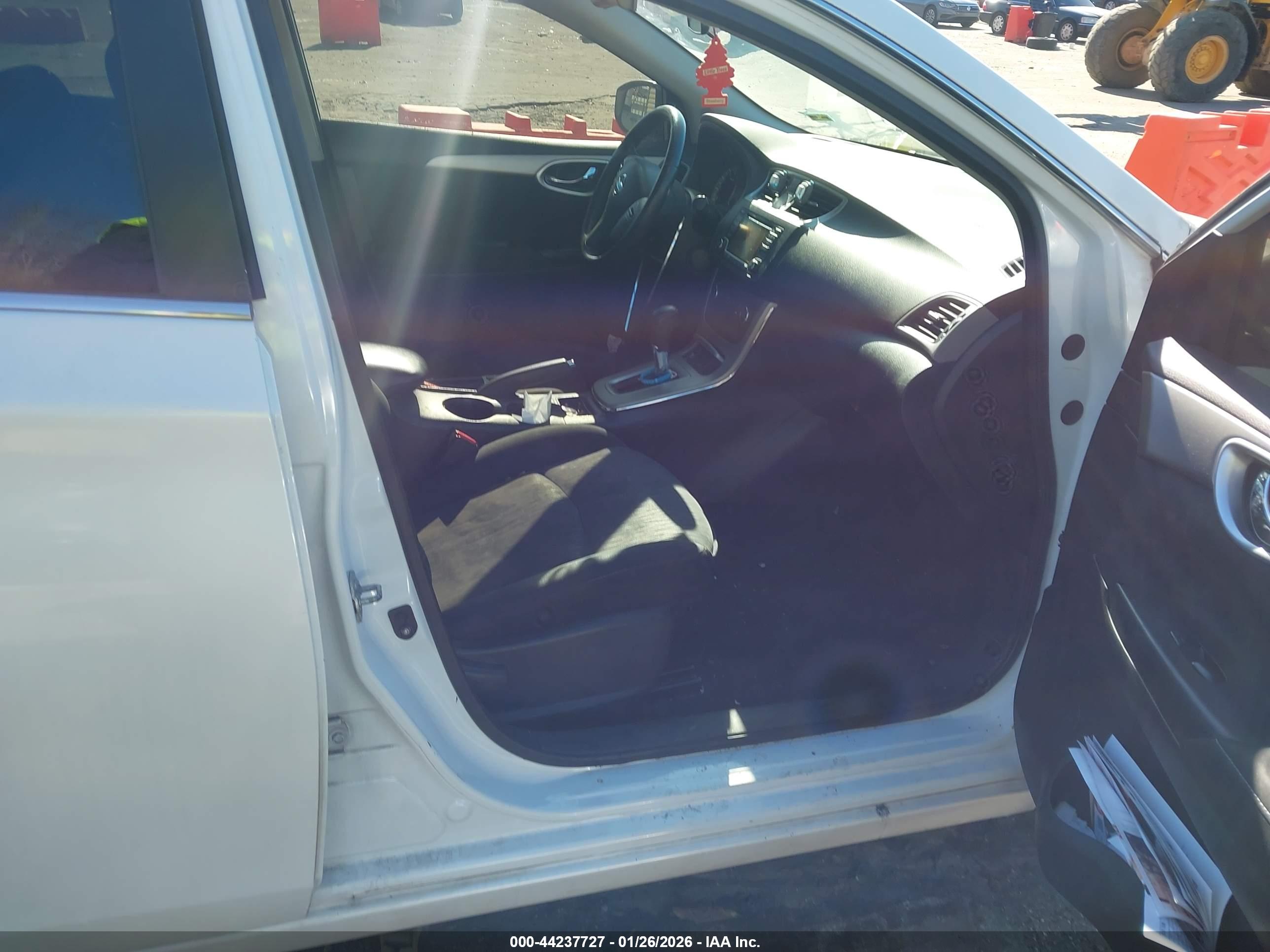 NISSAN SENTRA image 5