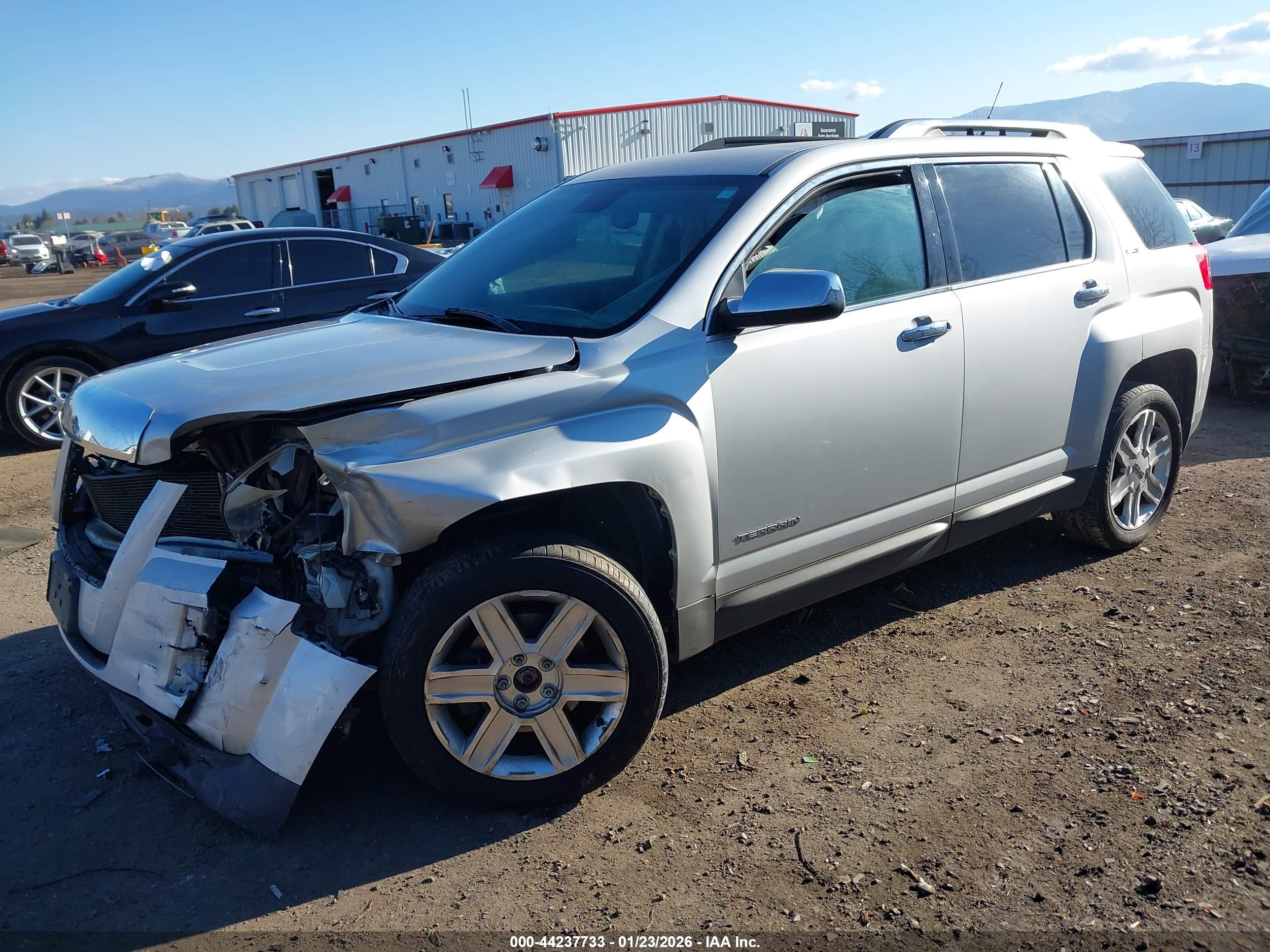 GMC TERRAIN image 2