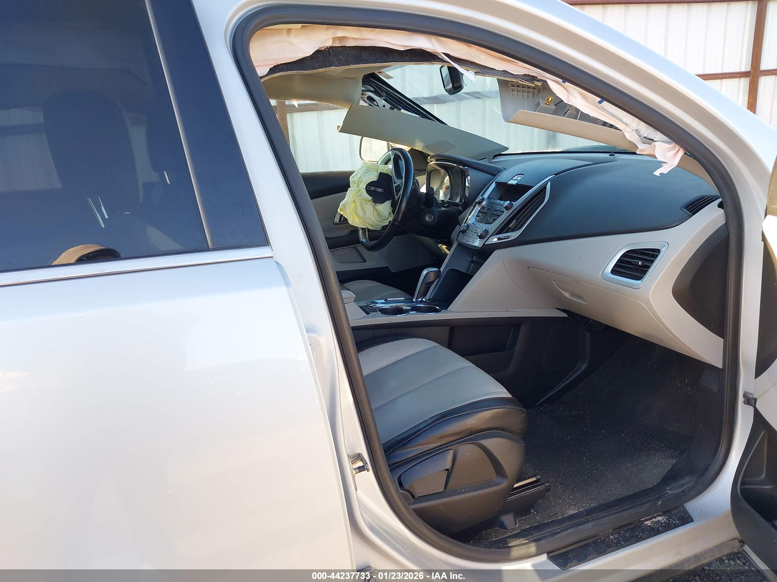 GMC TERRAIN image 5