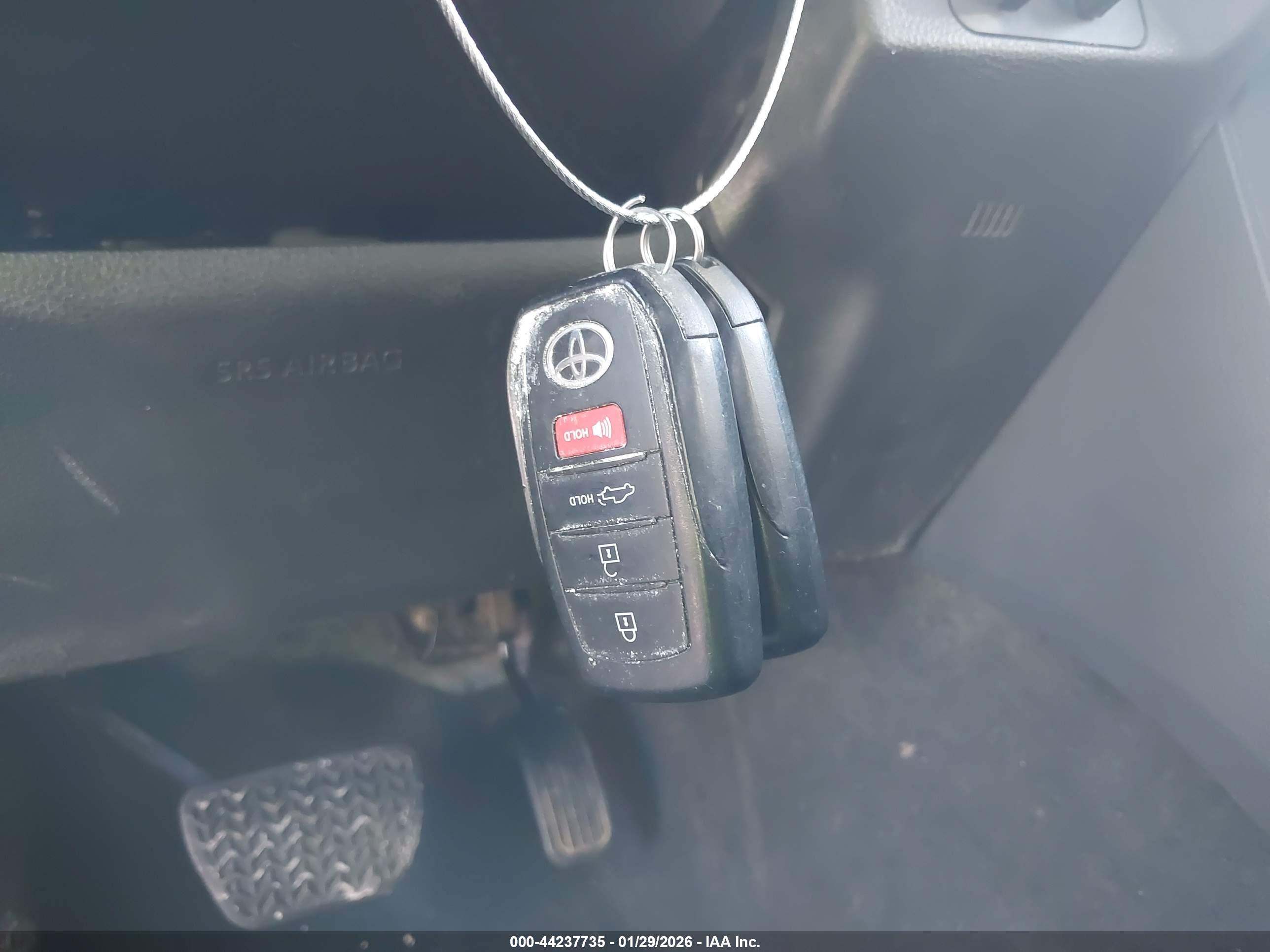 TOYOTA TUNDRA image 11