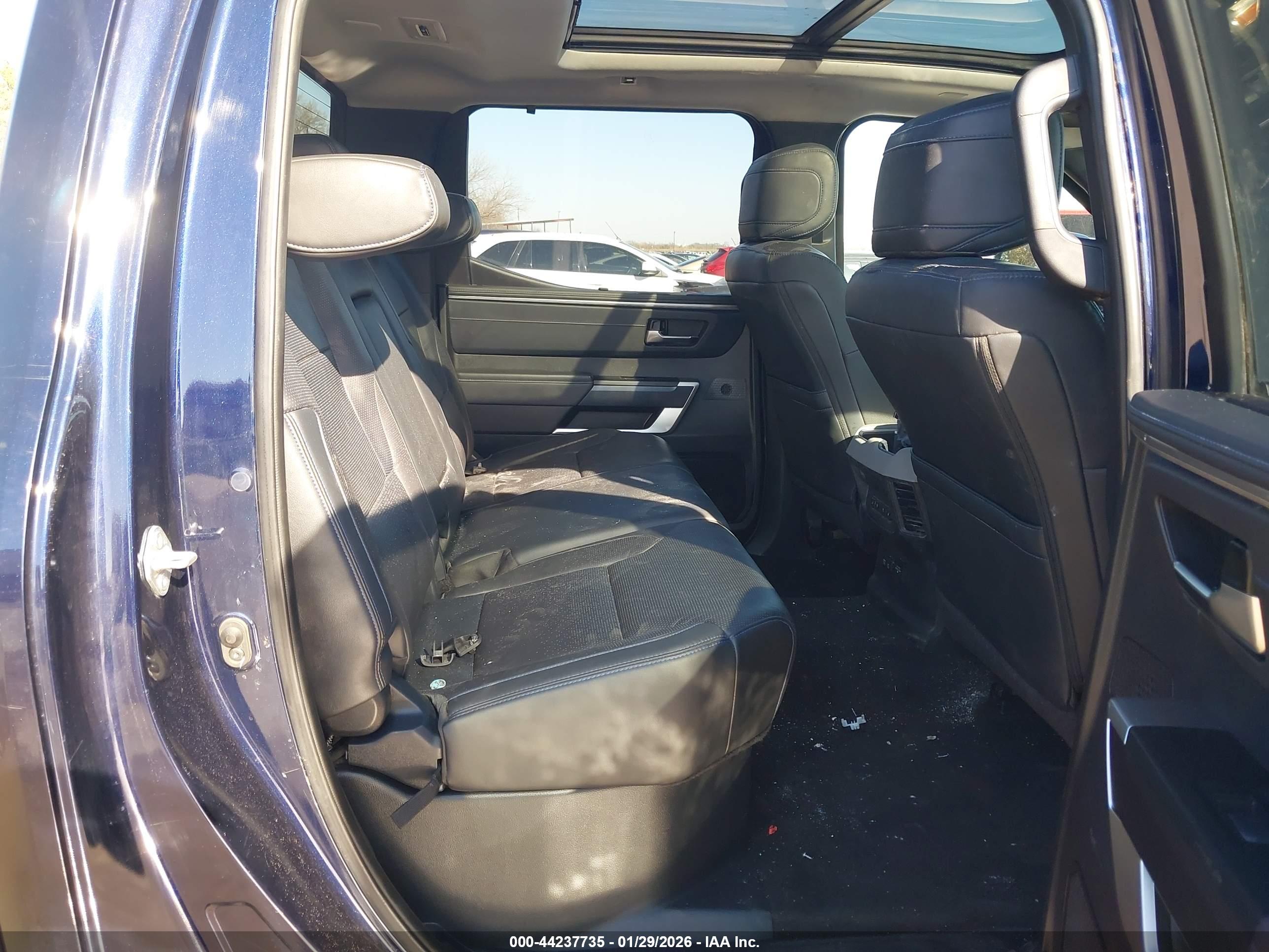 TOYOTA TUNDRA image 8