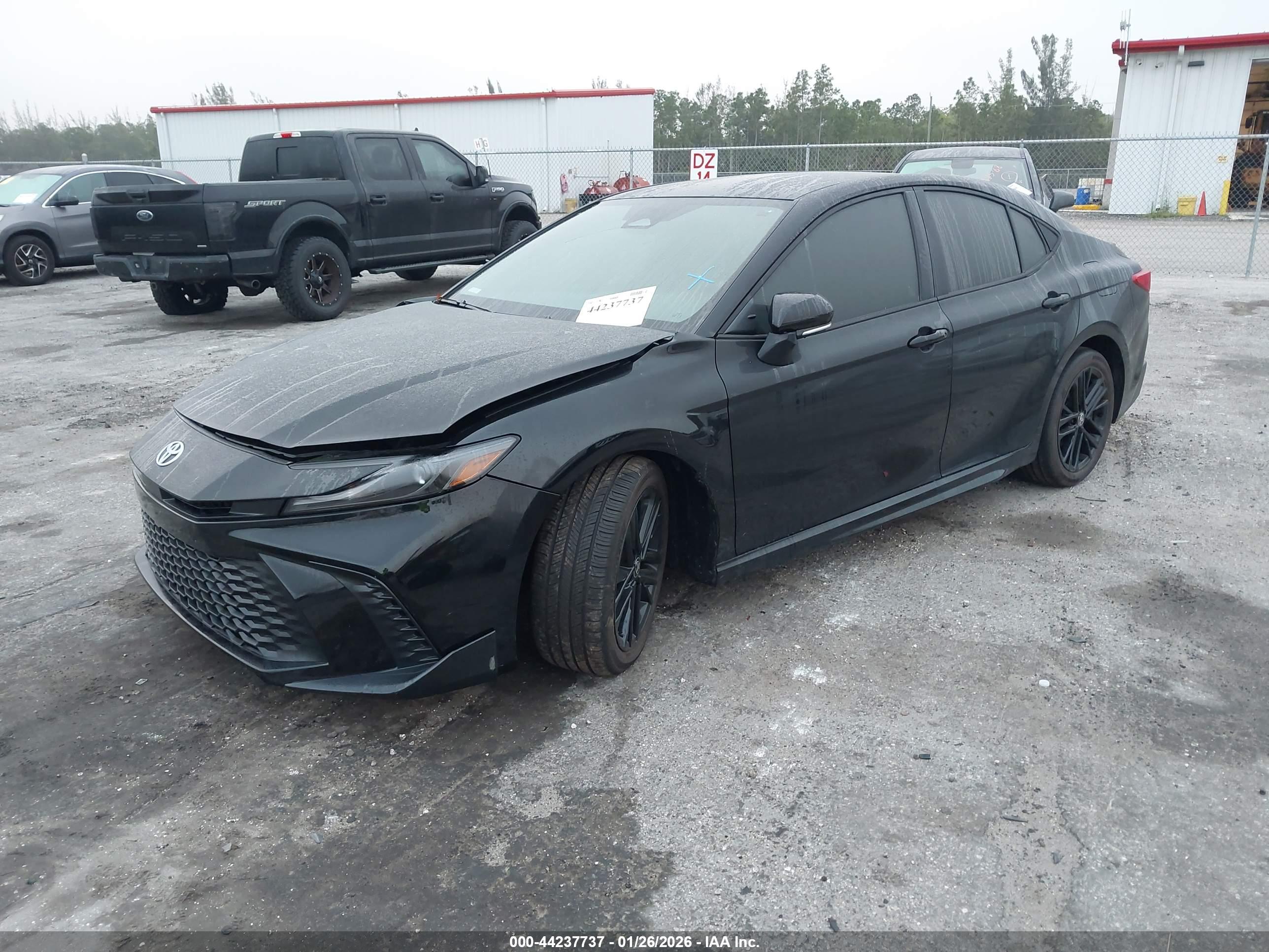 TOYOTA CAMRY image 2