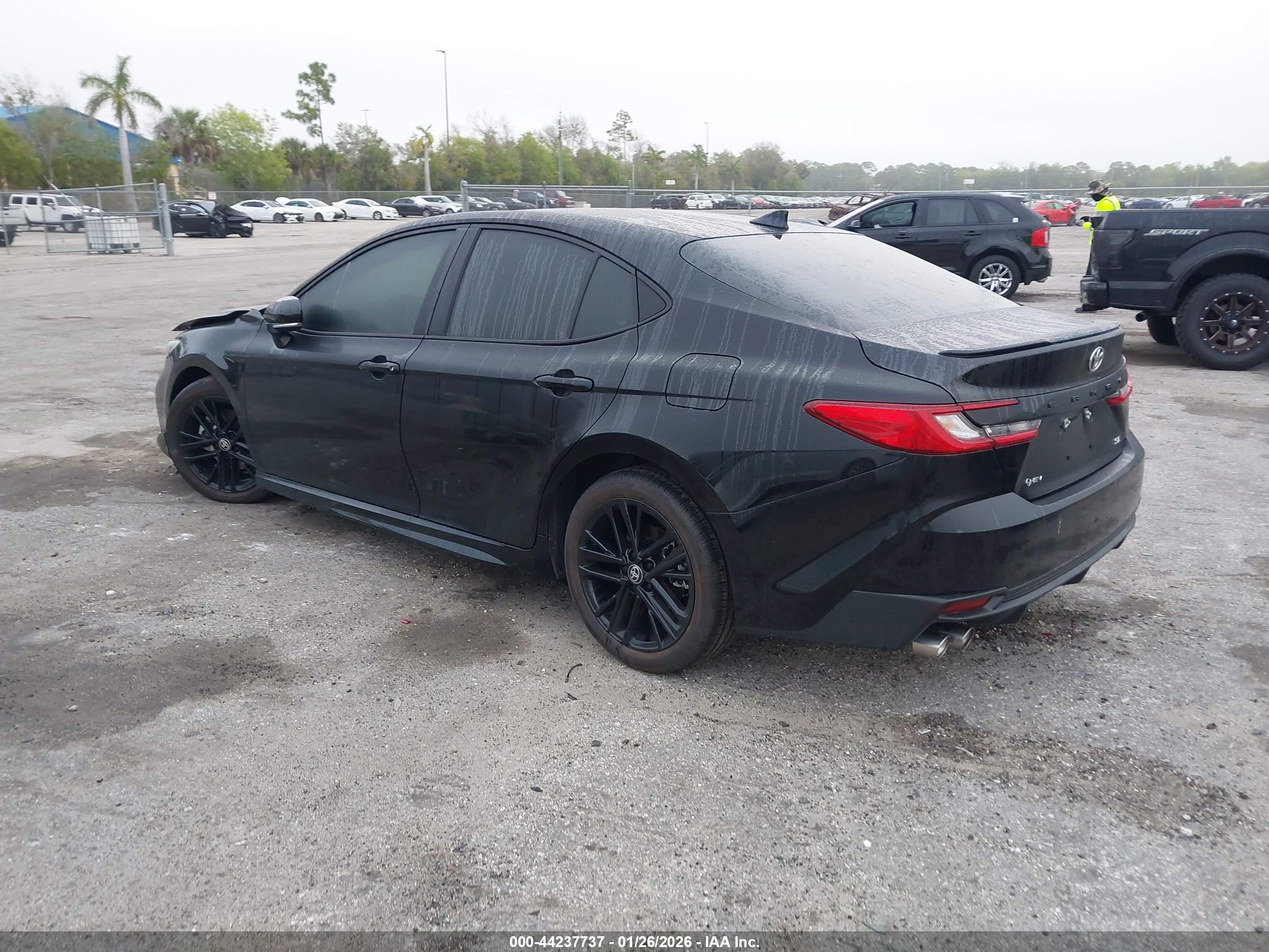 TOYOTA CAMRY image 3
