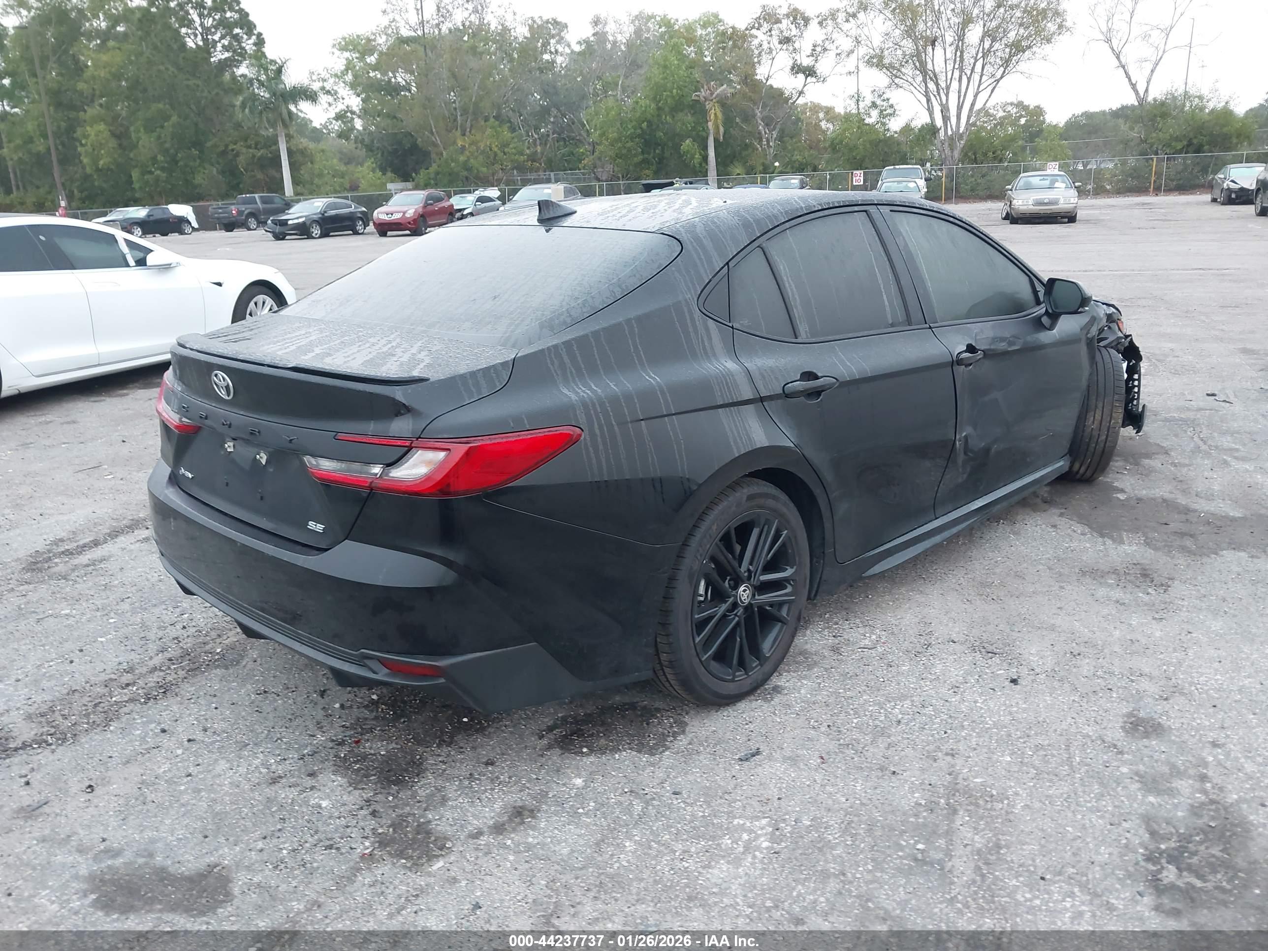 TOYOTA CAMRY image 4