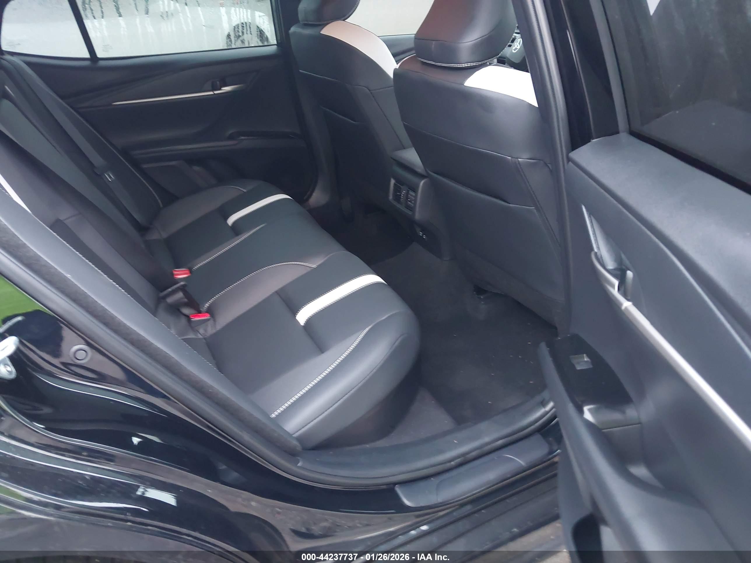 TOYOTA CAMRY image 8