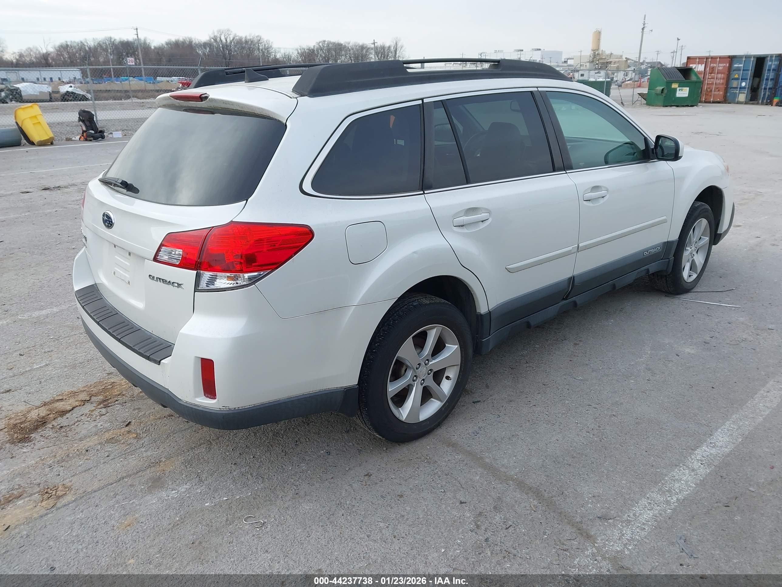 SUBARU OUTBACK image 4