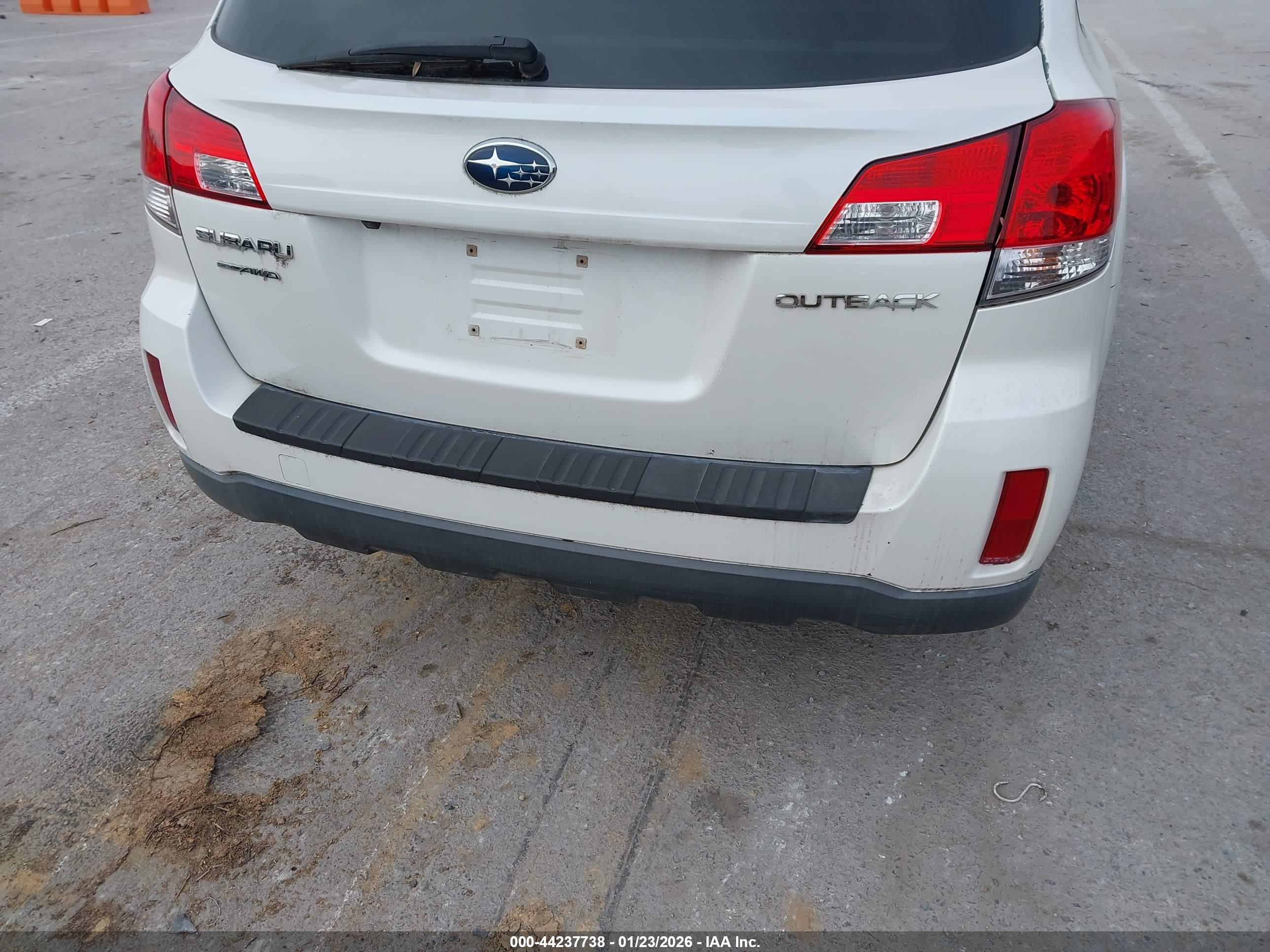 SUBARU OUTBACK image 6
