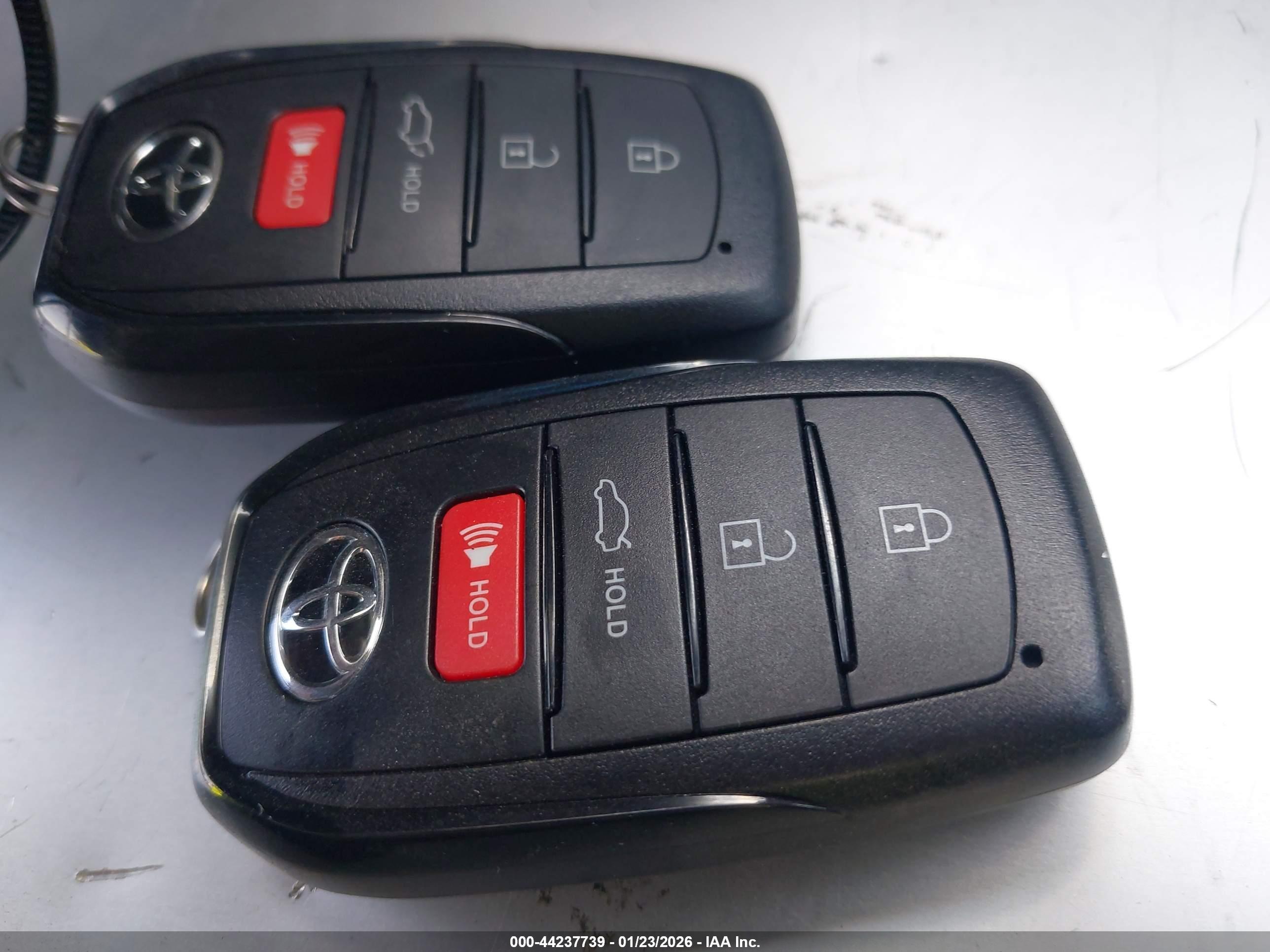 TOYOTA CAMRY image 11