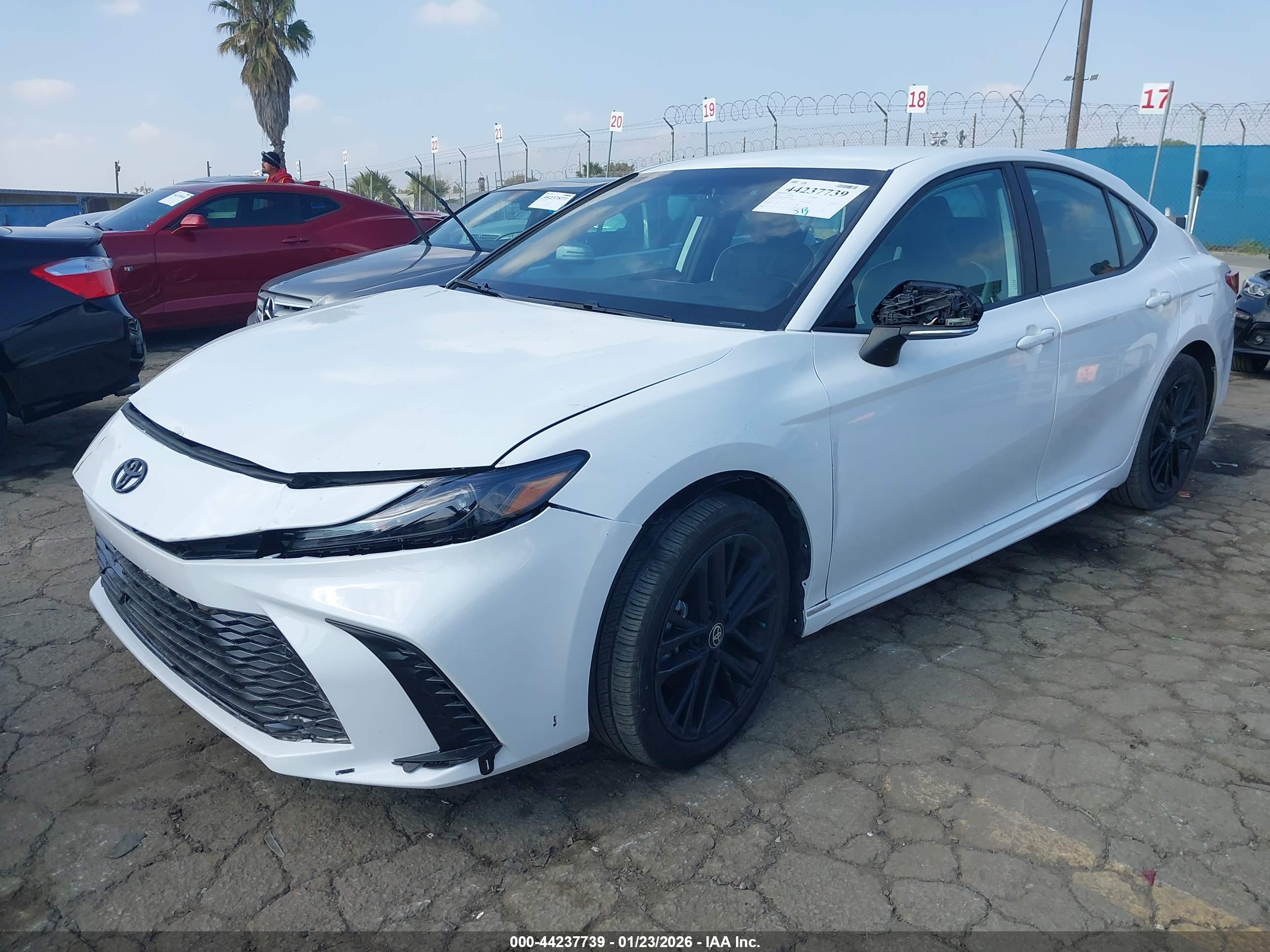 TOYOTA CAMRY image 2