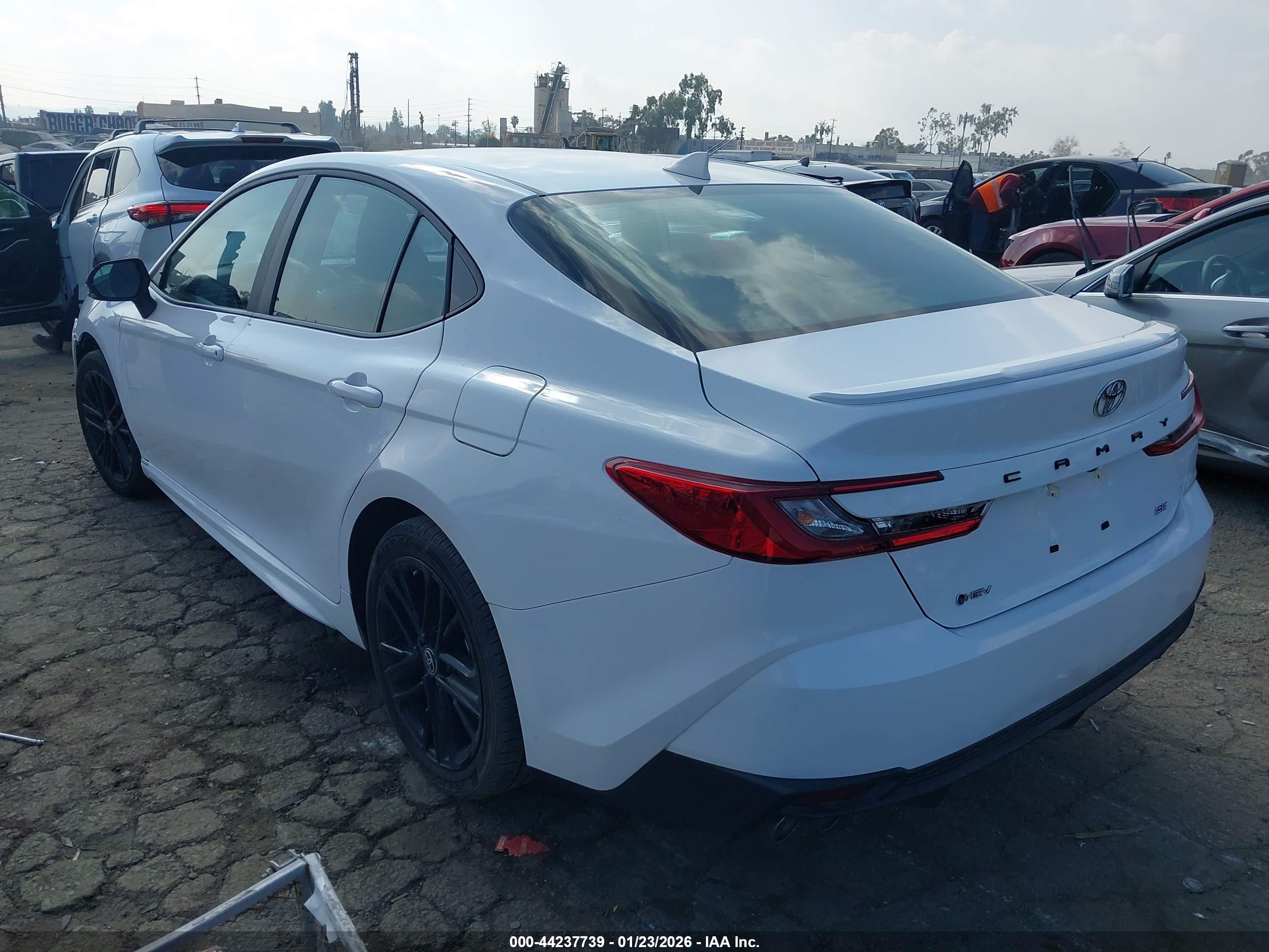 TOYOTA CAMRY image 3