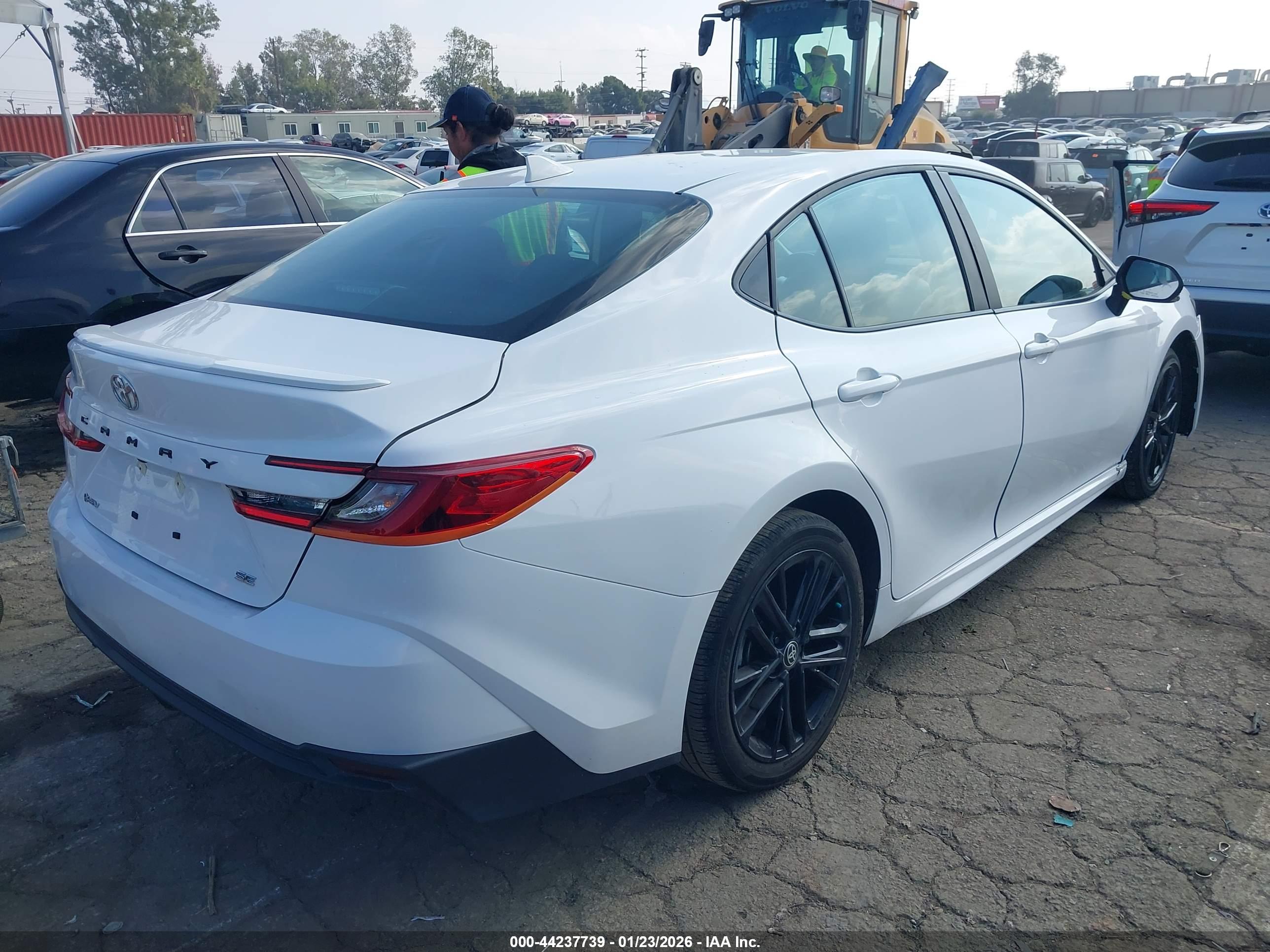 TOYOTA CAMRY image 4