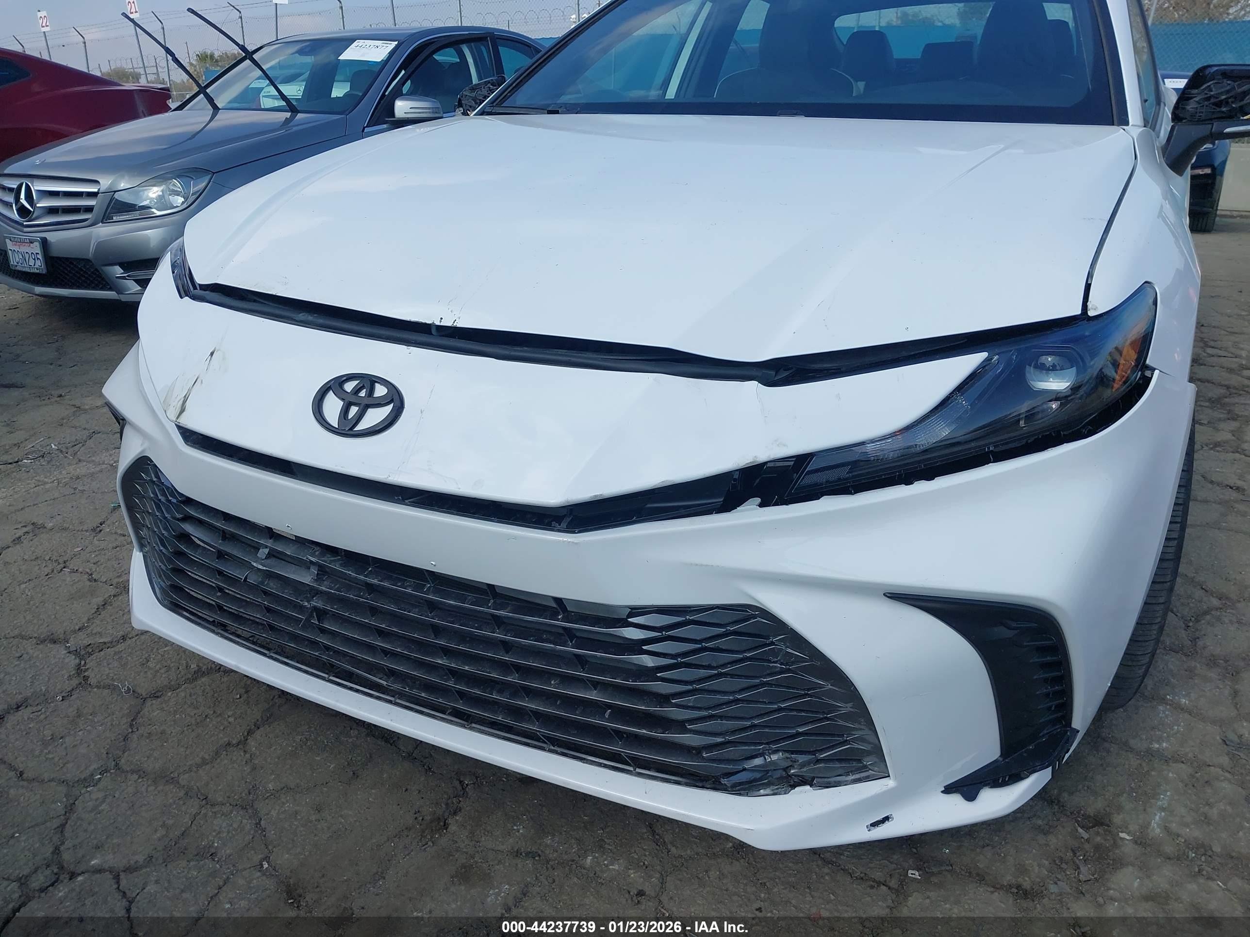 TOYOTA CAMRY image 6