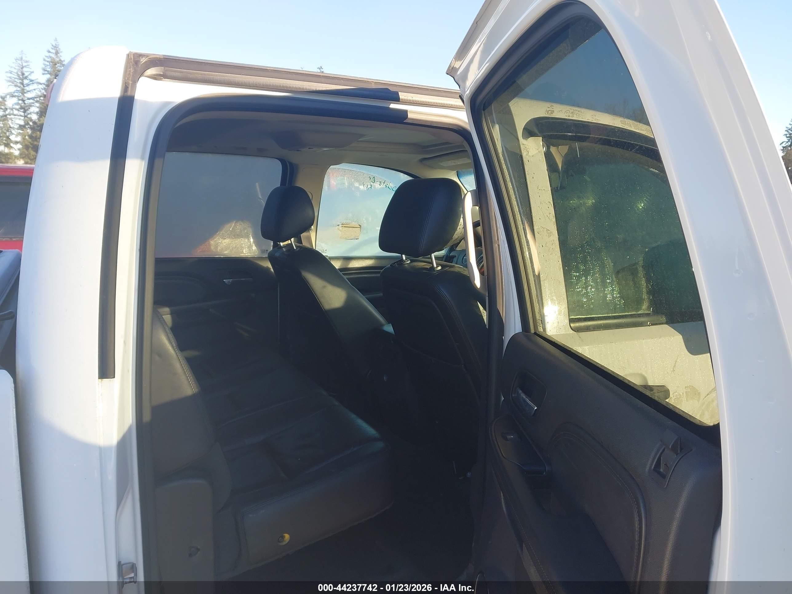 GMC SIERRA image 8