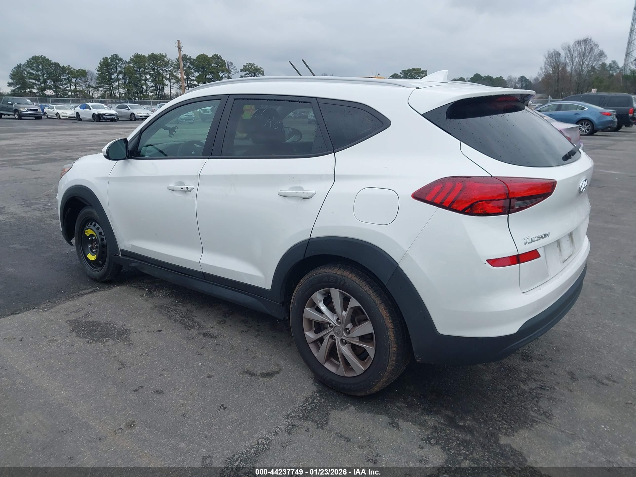 HYUNDAI TUCSON image 3