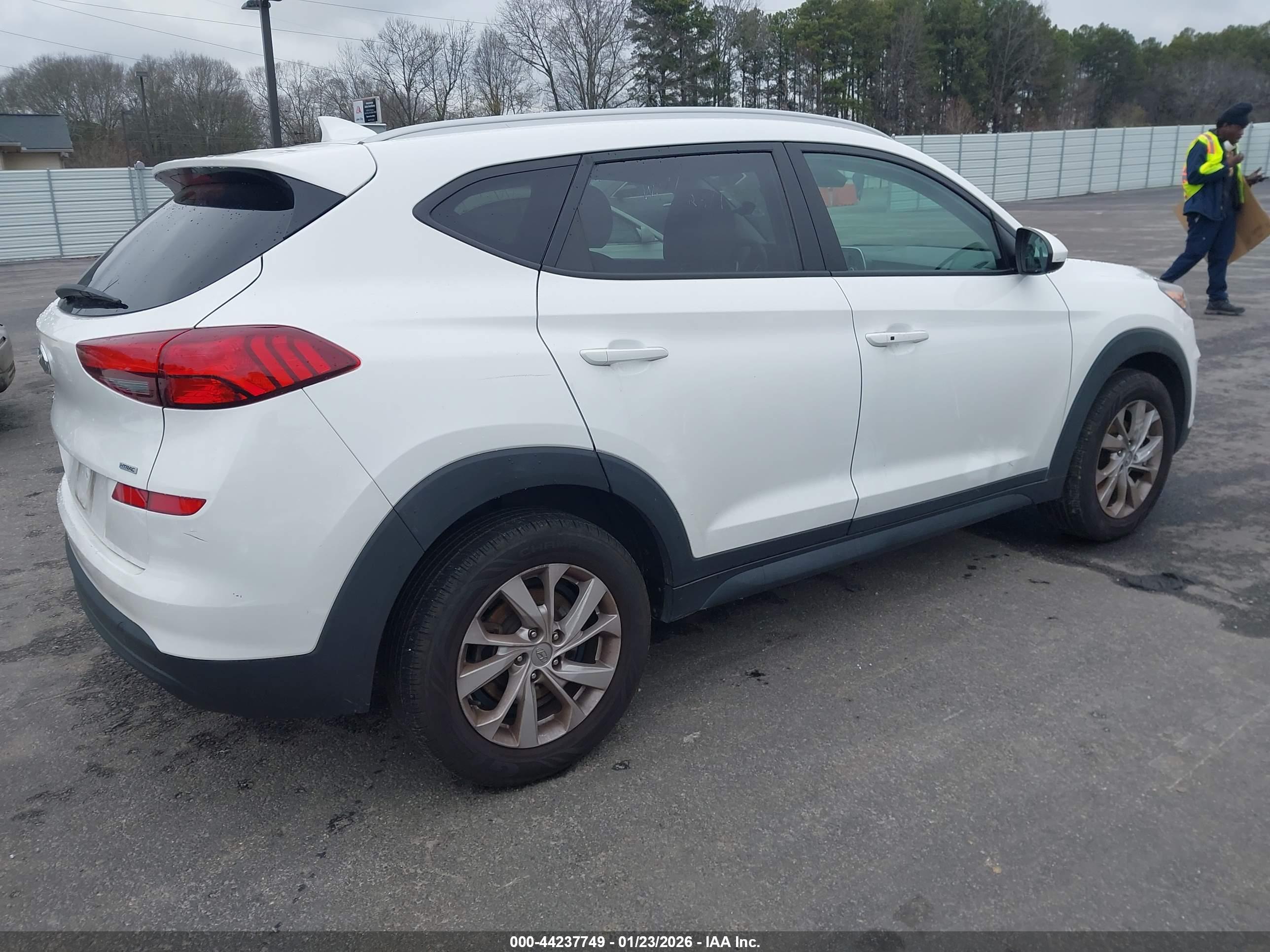 HYUNDAI TUCSON image 4