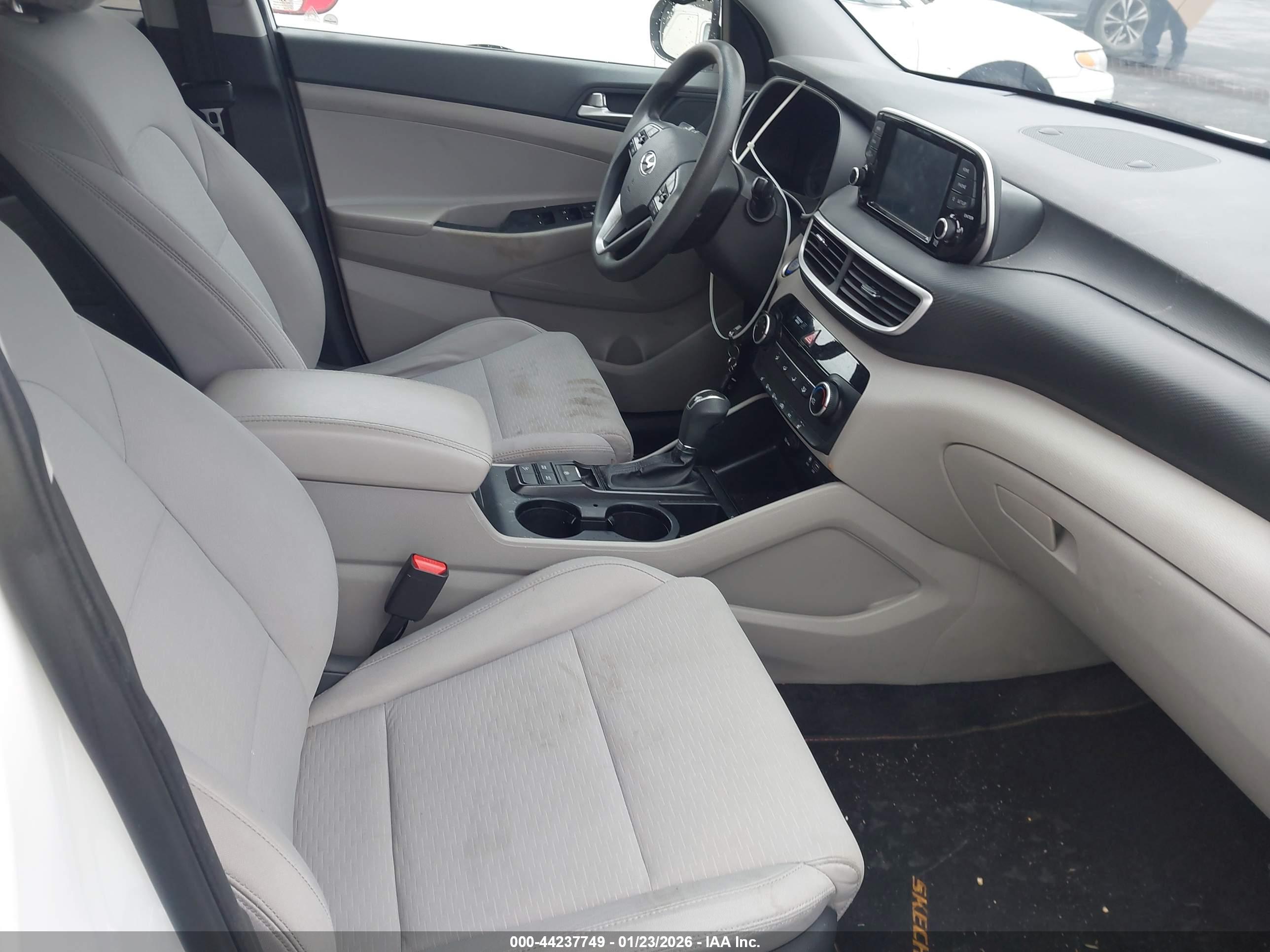 HYUNDAI TUCSON image 5
