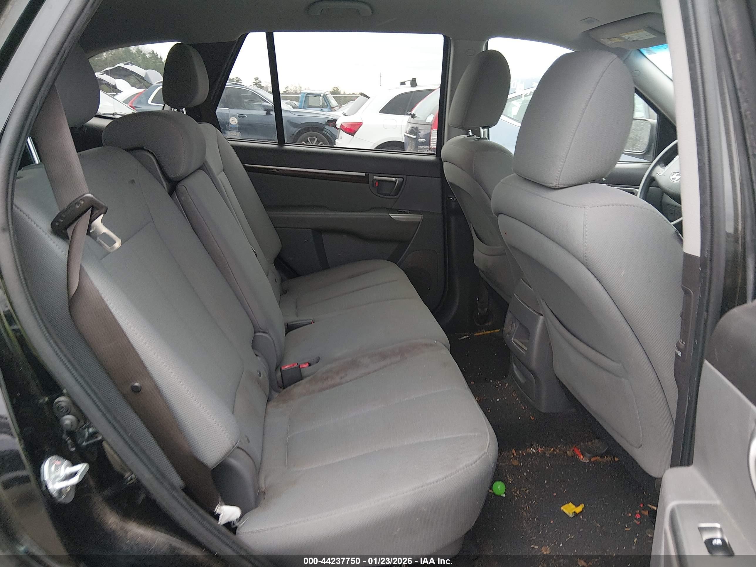 HYUNDAI SANTA image 8
