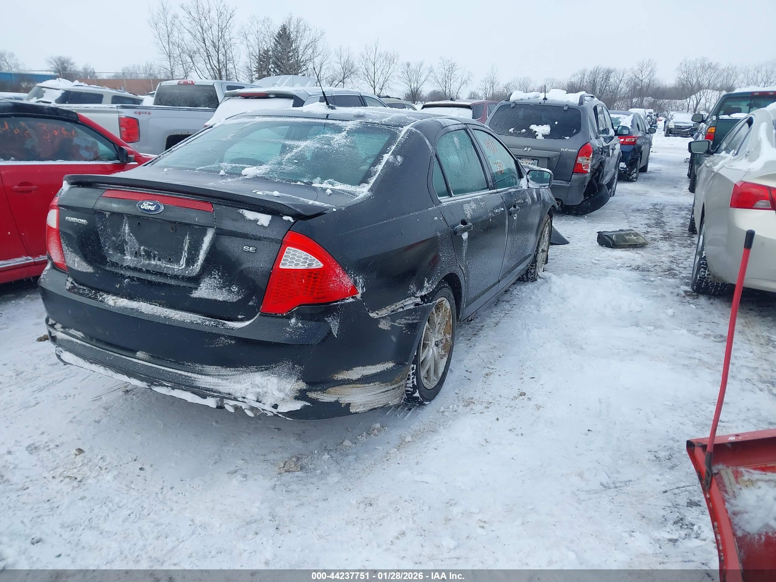 FORD FUSION image 4