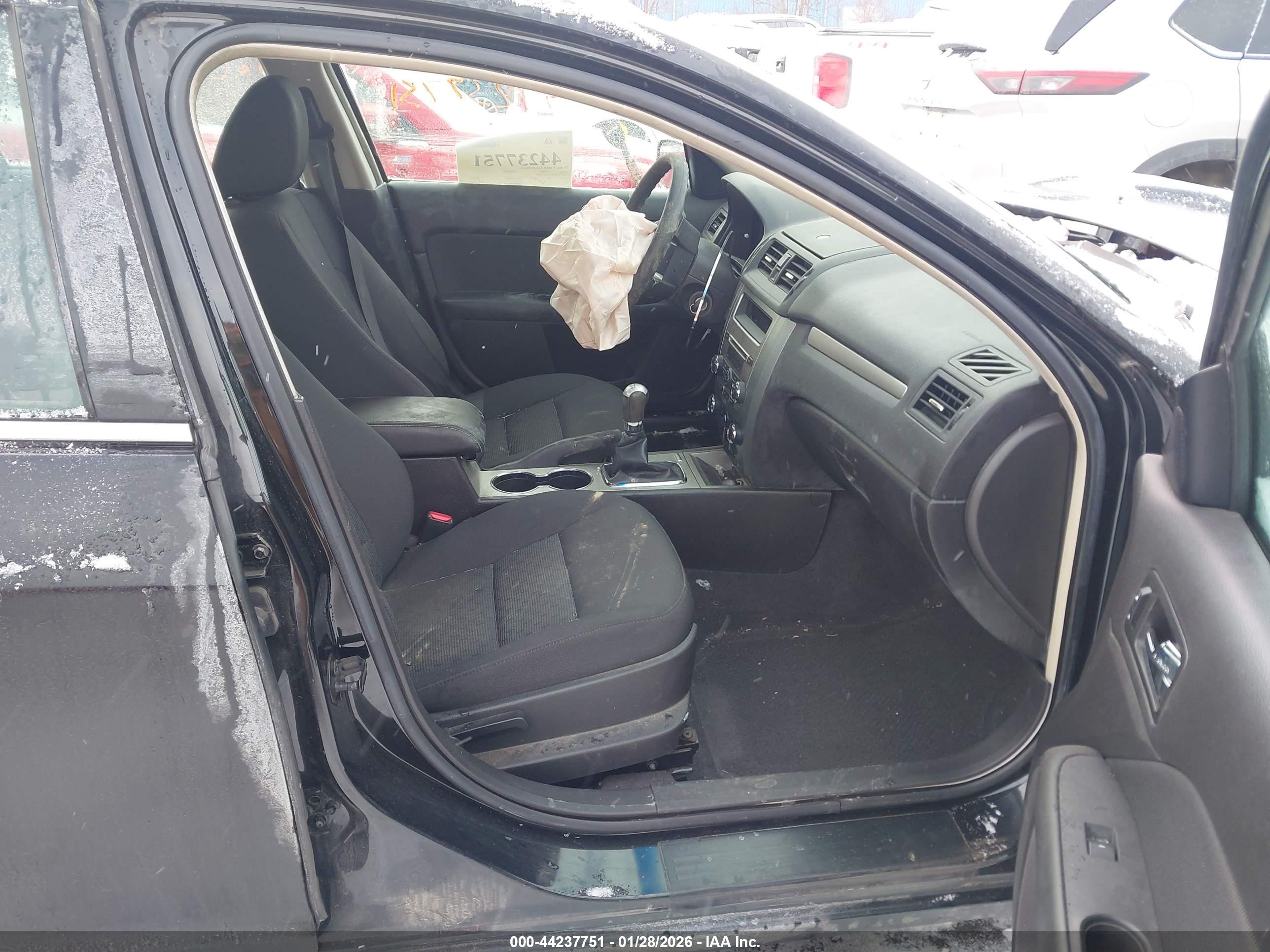 FORD FUSION image 5