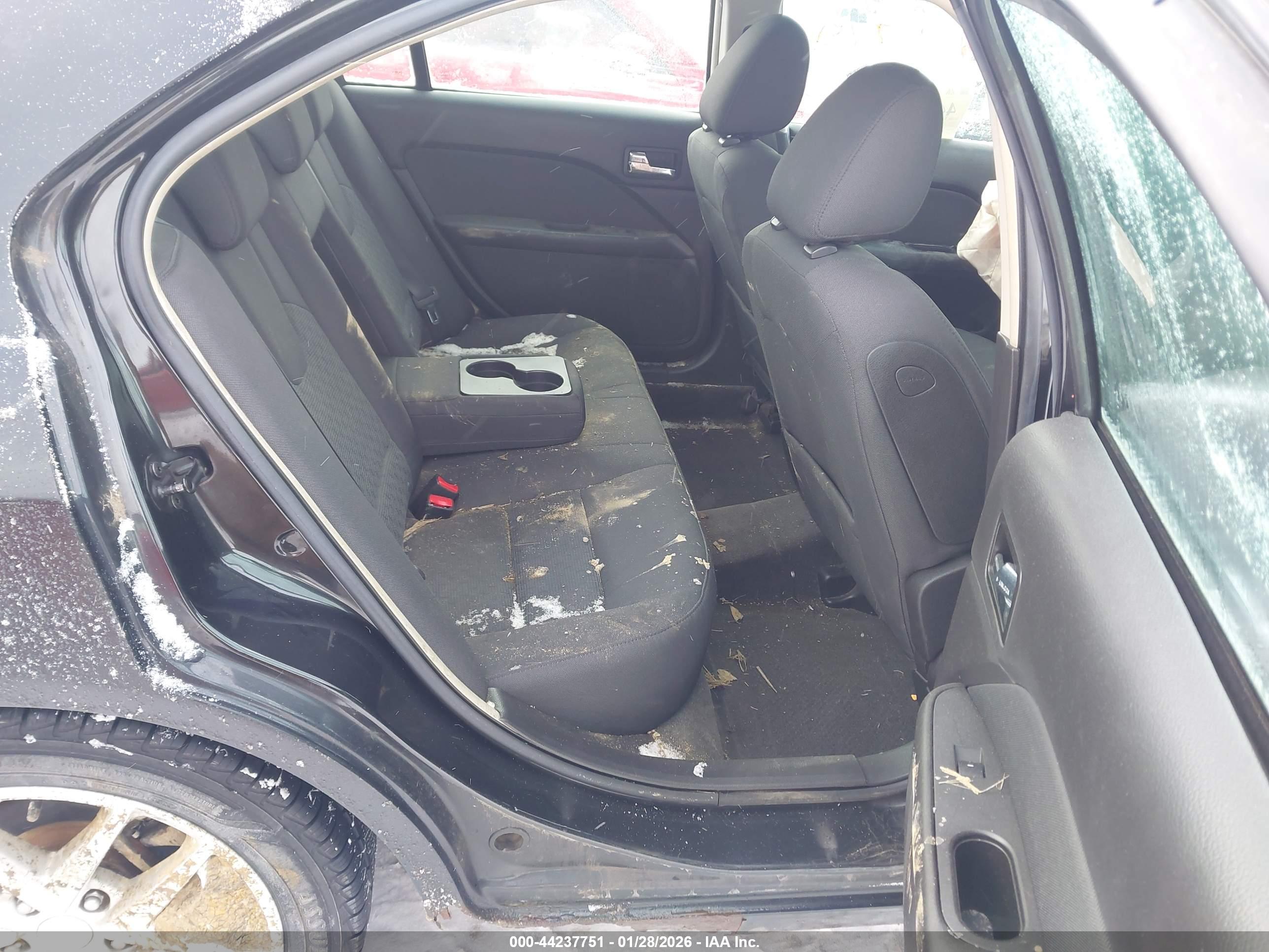 FORD FUSION image 8