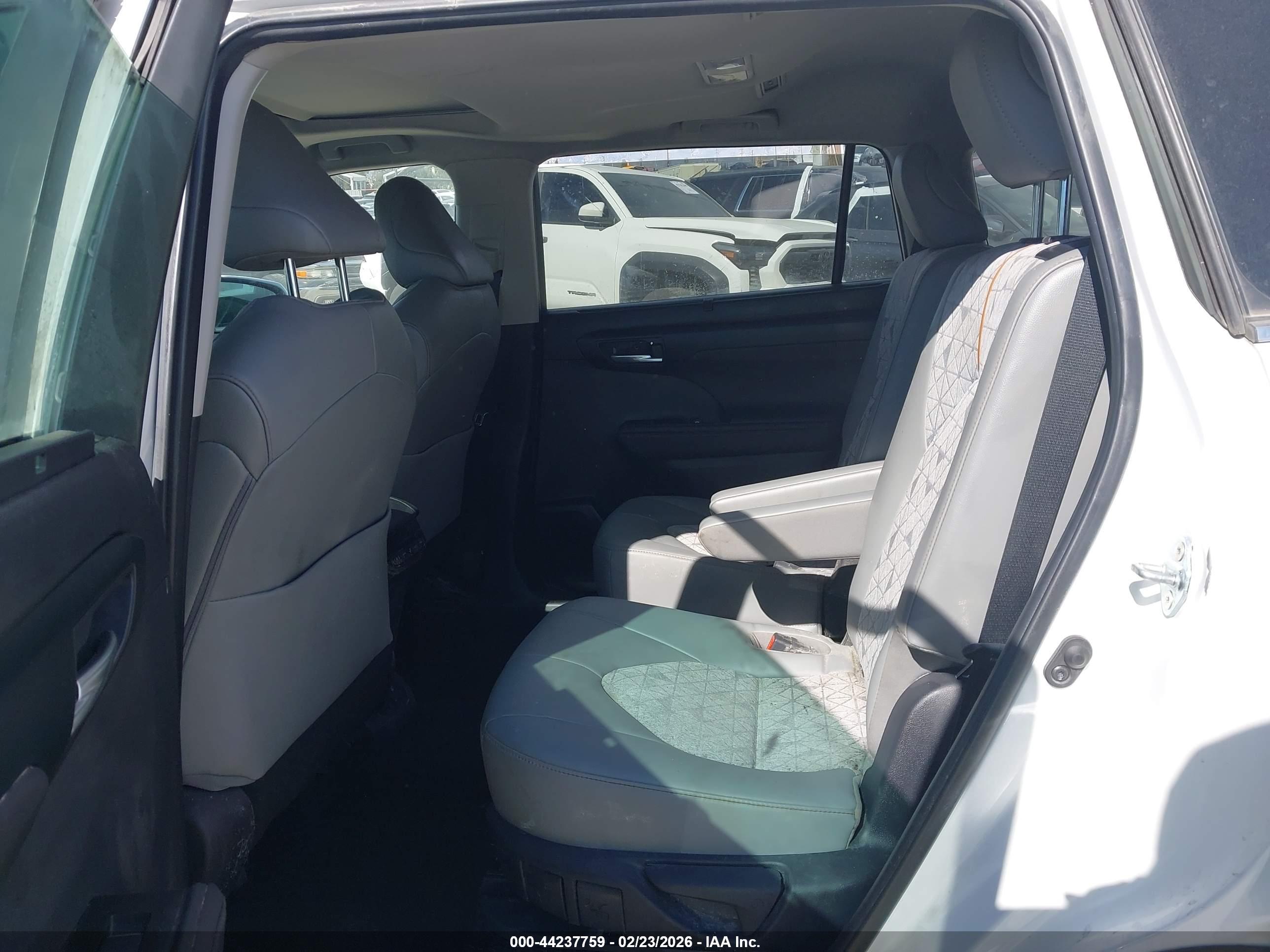 TOYOTA HIGHLANDER image 8