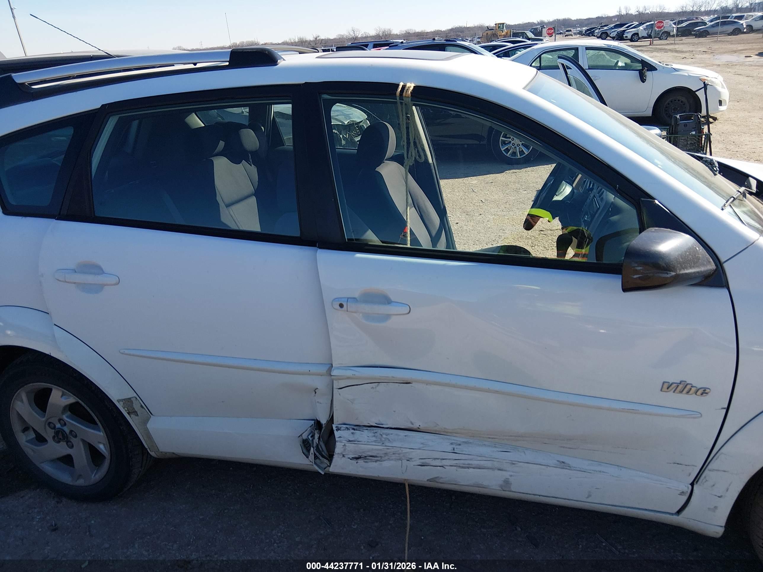 PONTIAC VIBE image 6