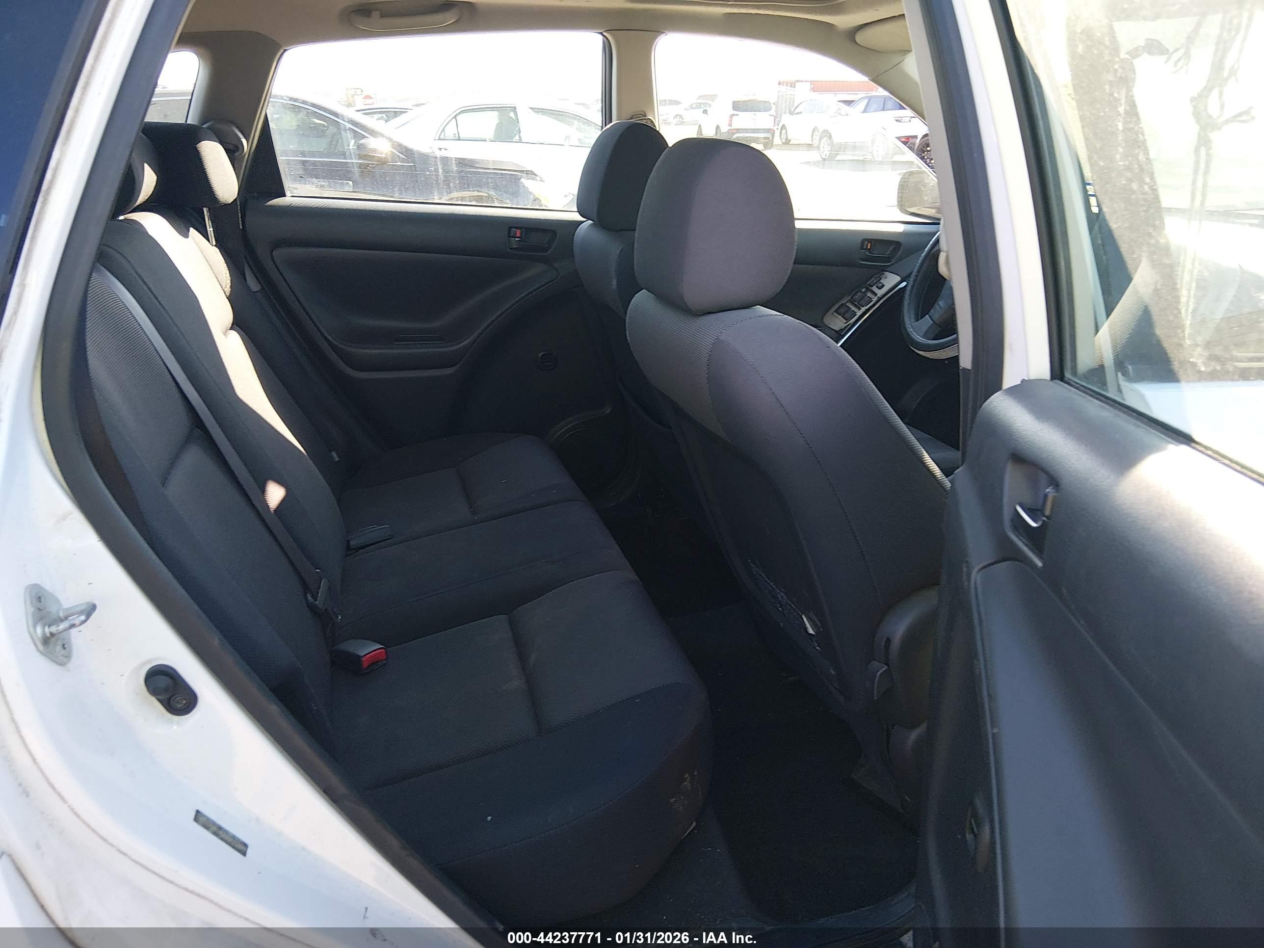 PONTIAC VIBE image 8