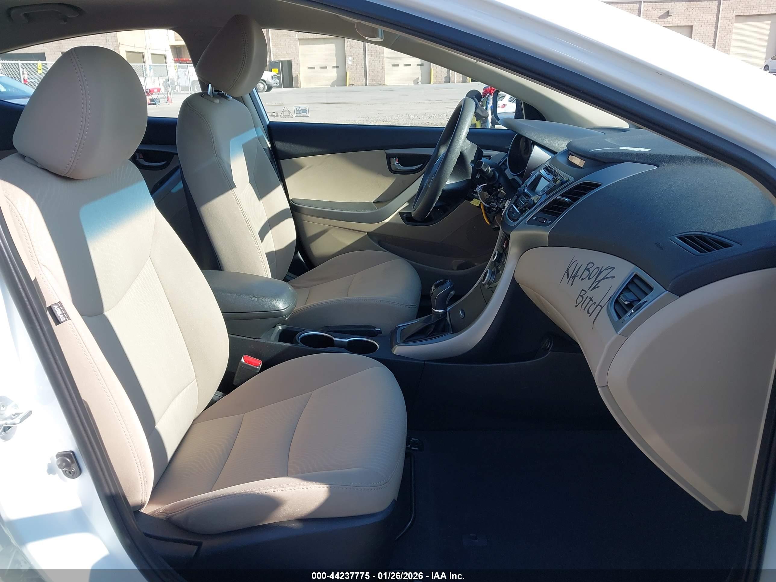 HYUNDAI ELANTRA image 5