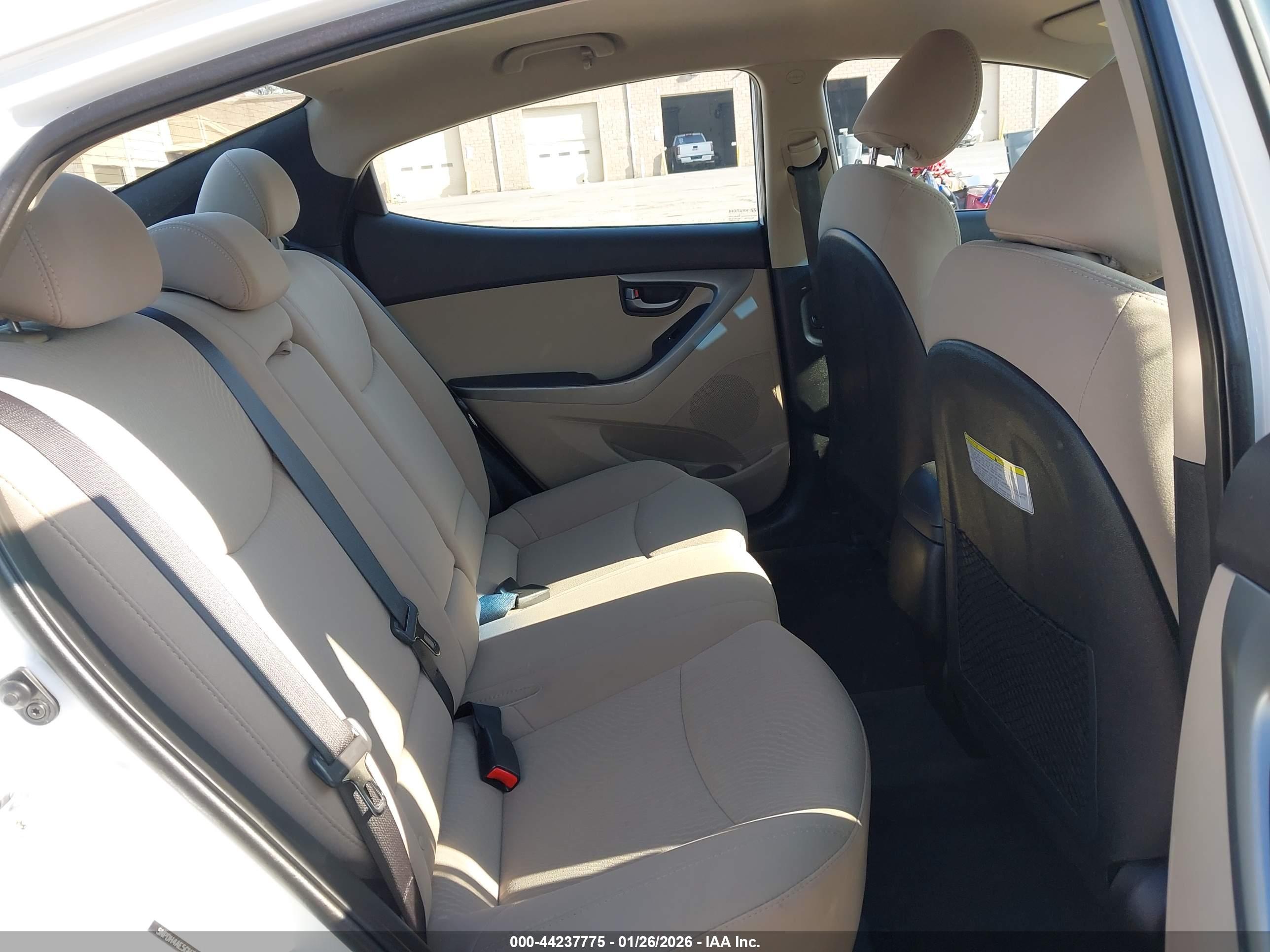 HYUNDAI ELANTRA image 8