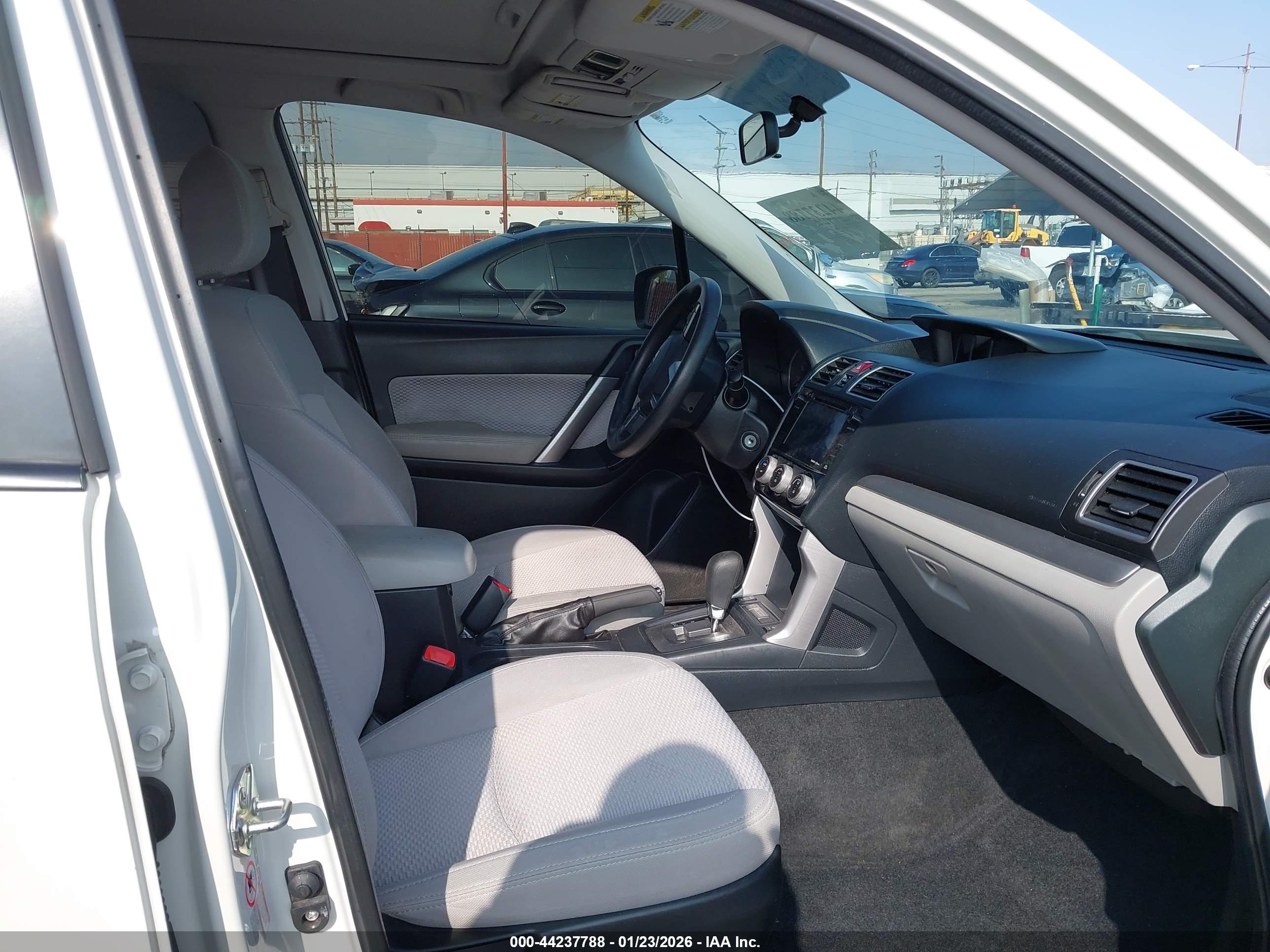 SUBARU FORESTER image 5