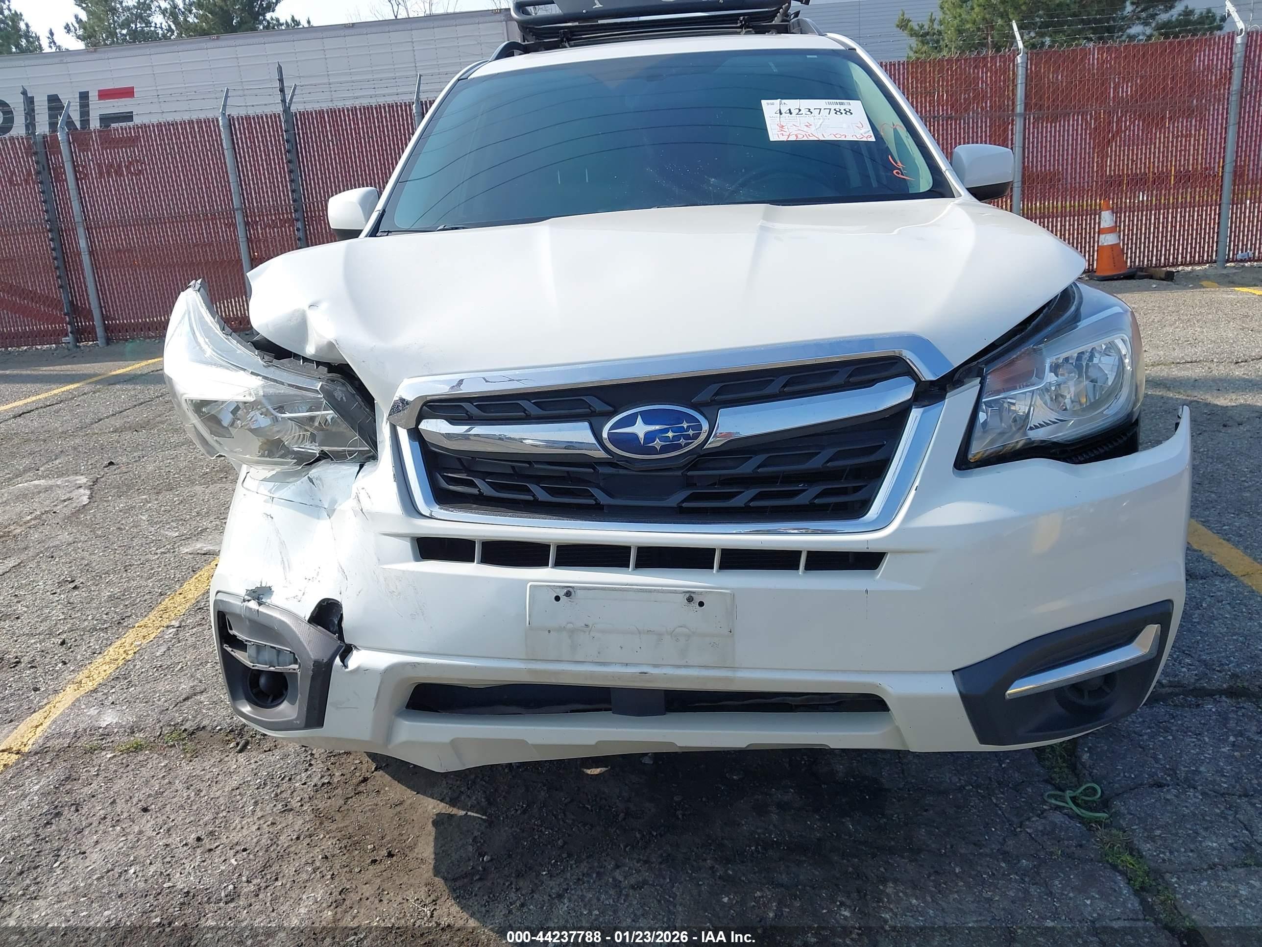 SUBARU FORESTER image 6