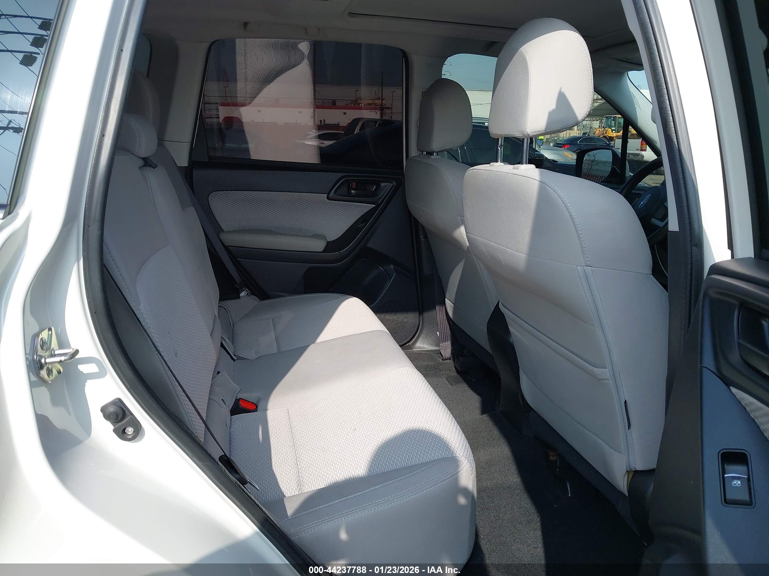 SUBARU FORESTER image 8