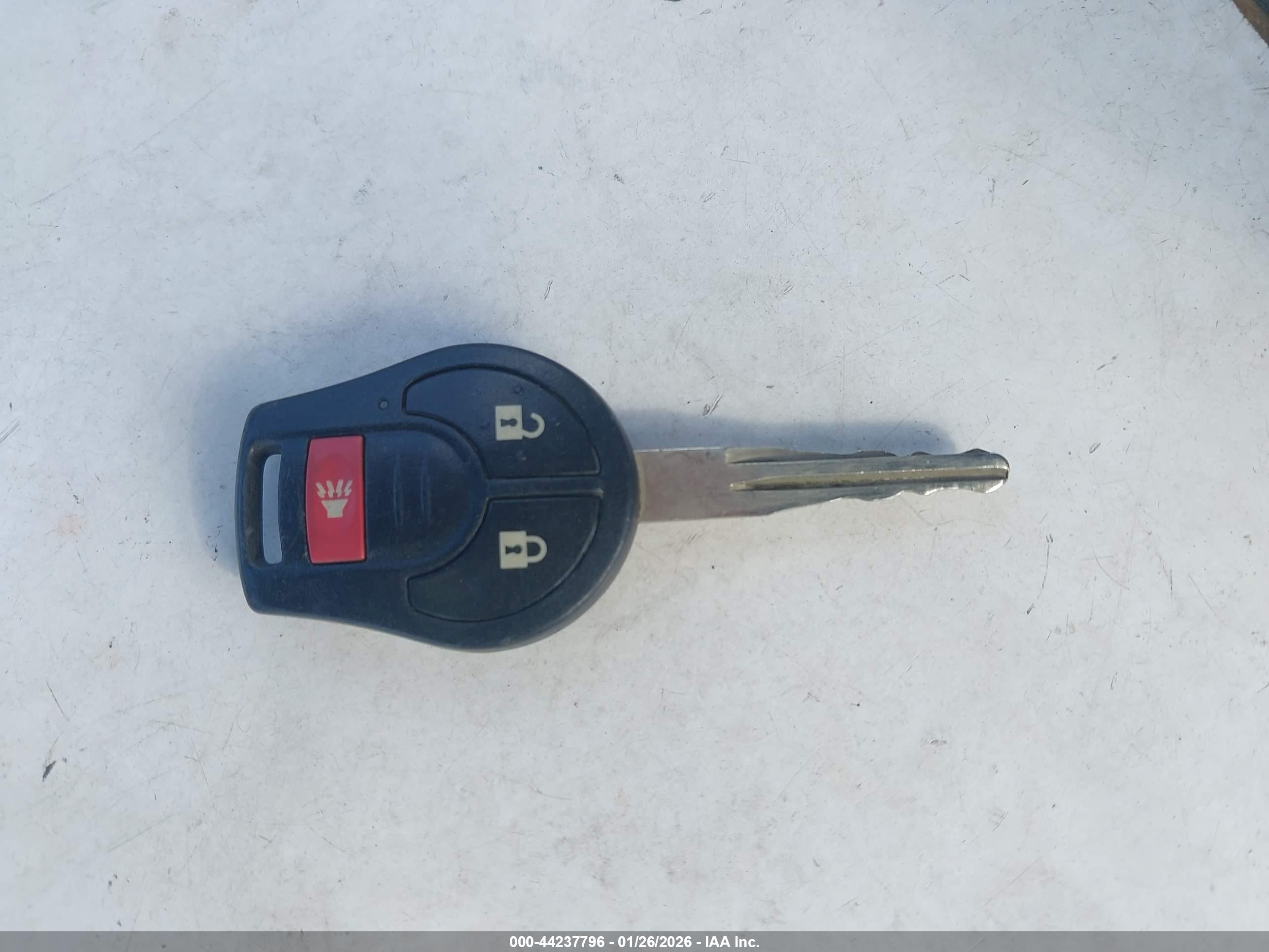 NISSAN VERSA image 11