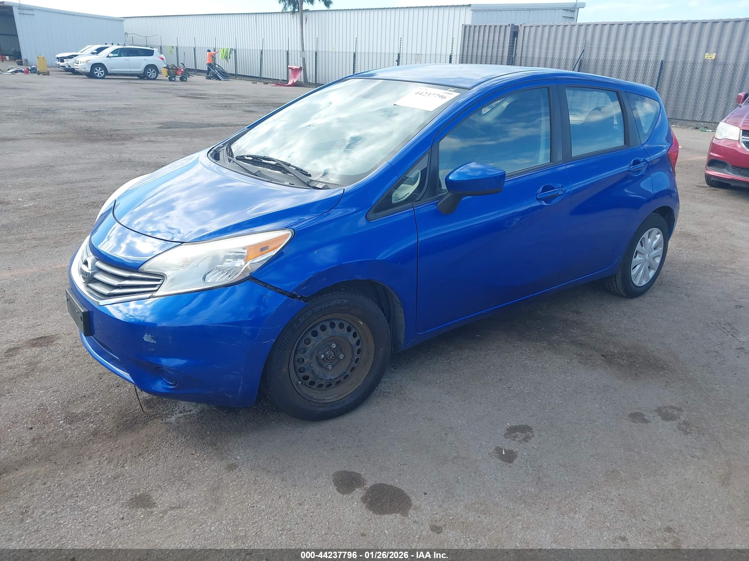 NISSAN VERSA image 2