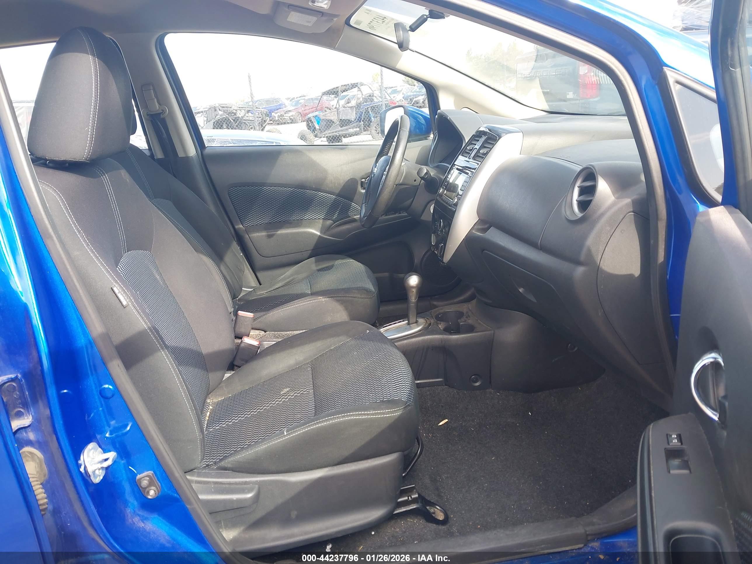 NISSAN VERSA image 5