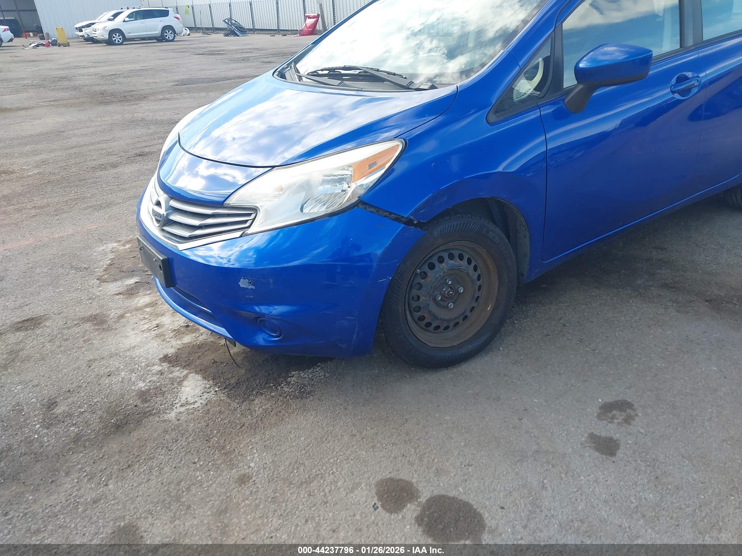 NISSAN VERSA image 6