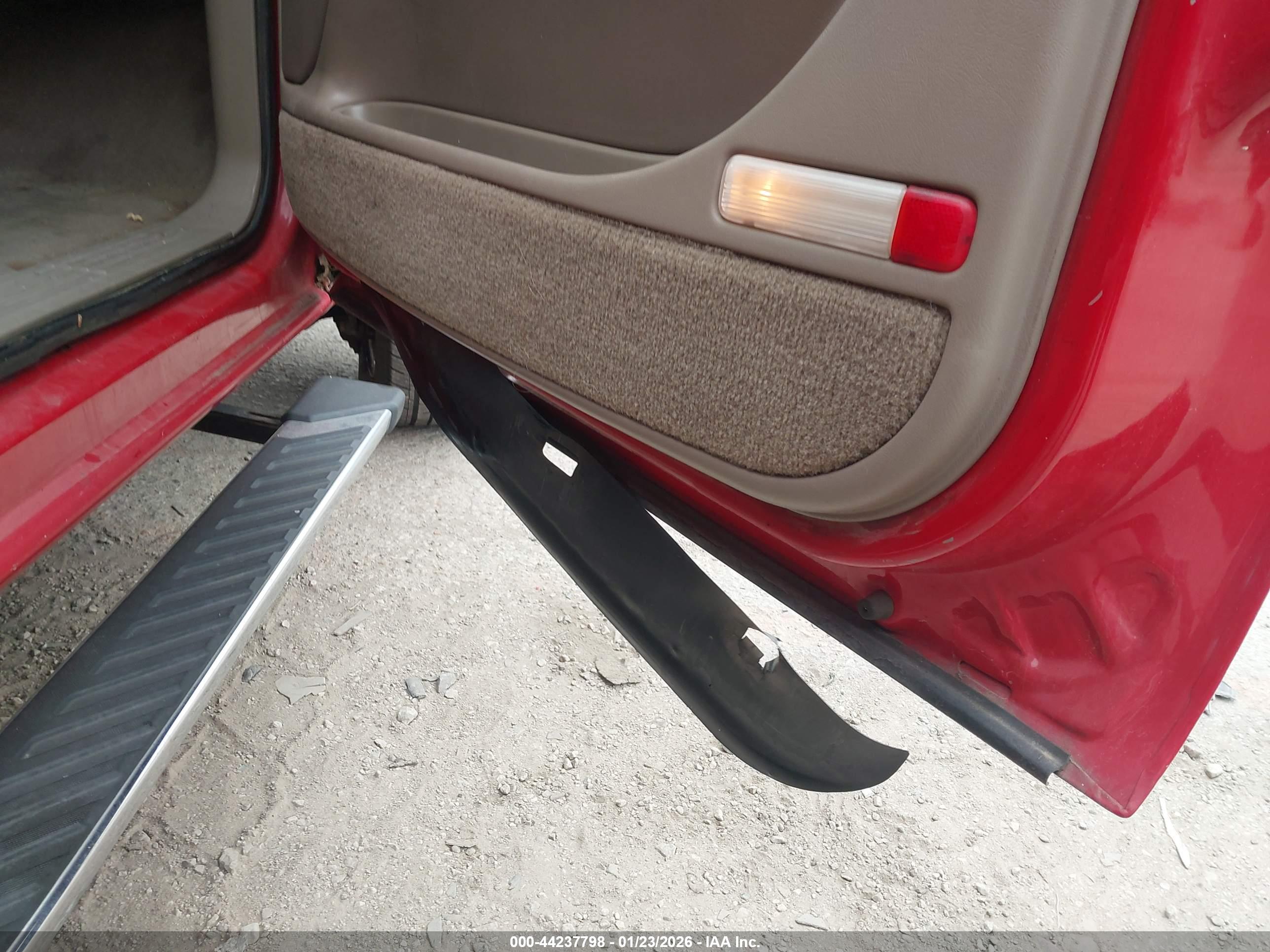 CHEVROLET SILVERADO image 6