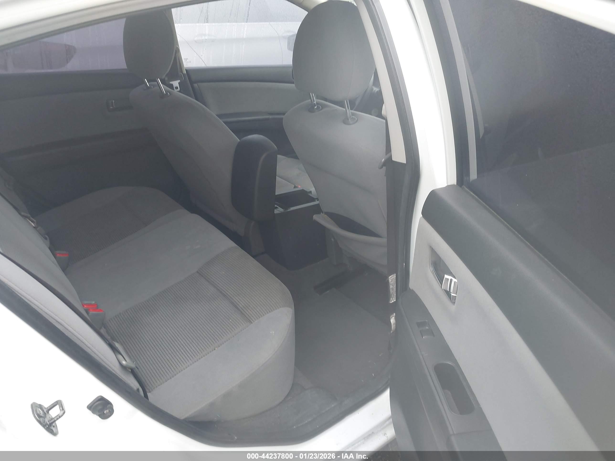 NISSAN SENTRA image 8
