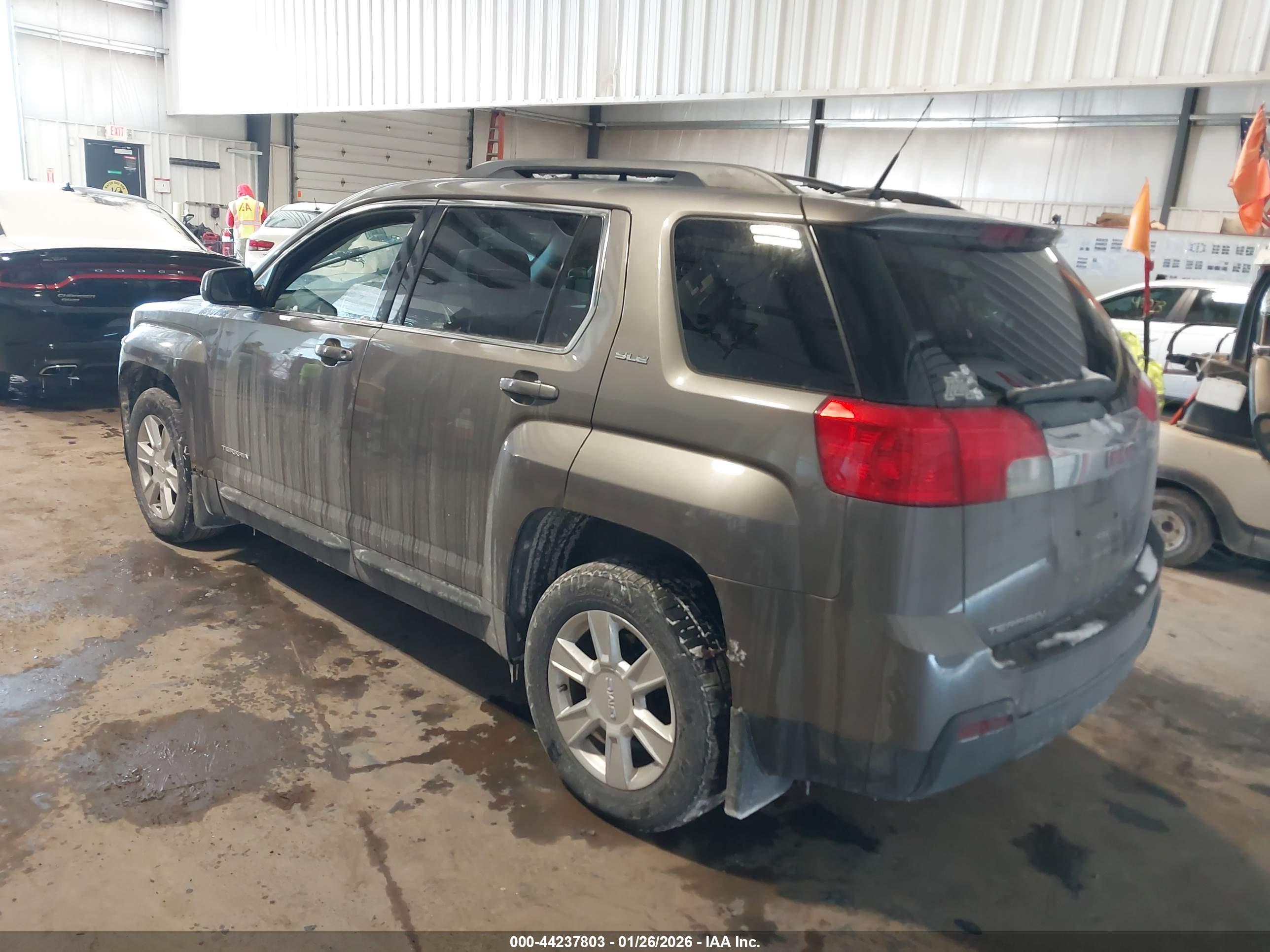 GMC TERRAIN image 3