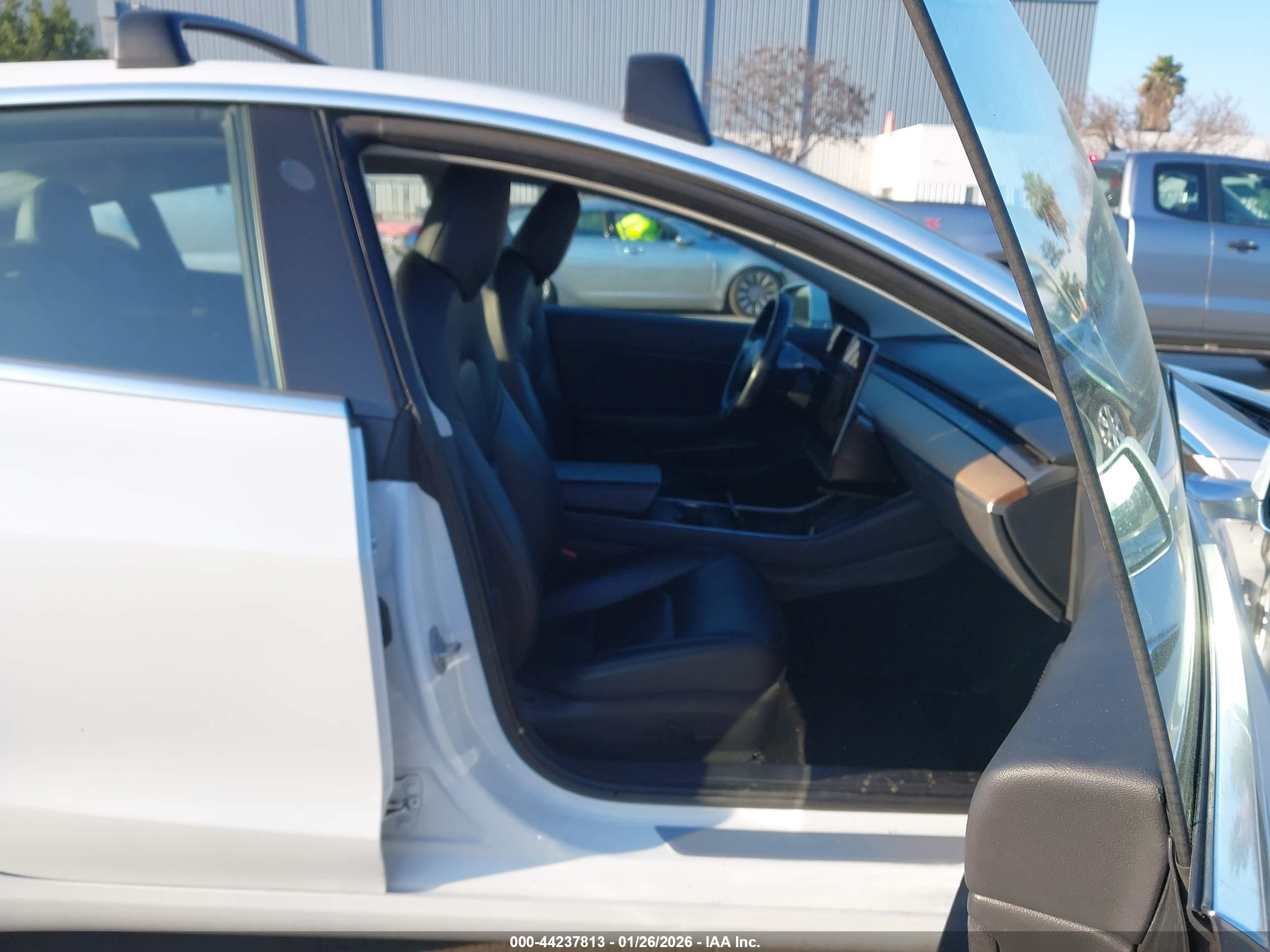 TESLA MODEL image 5