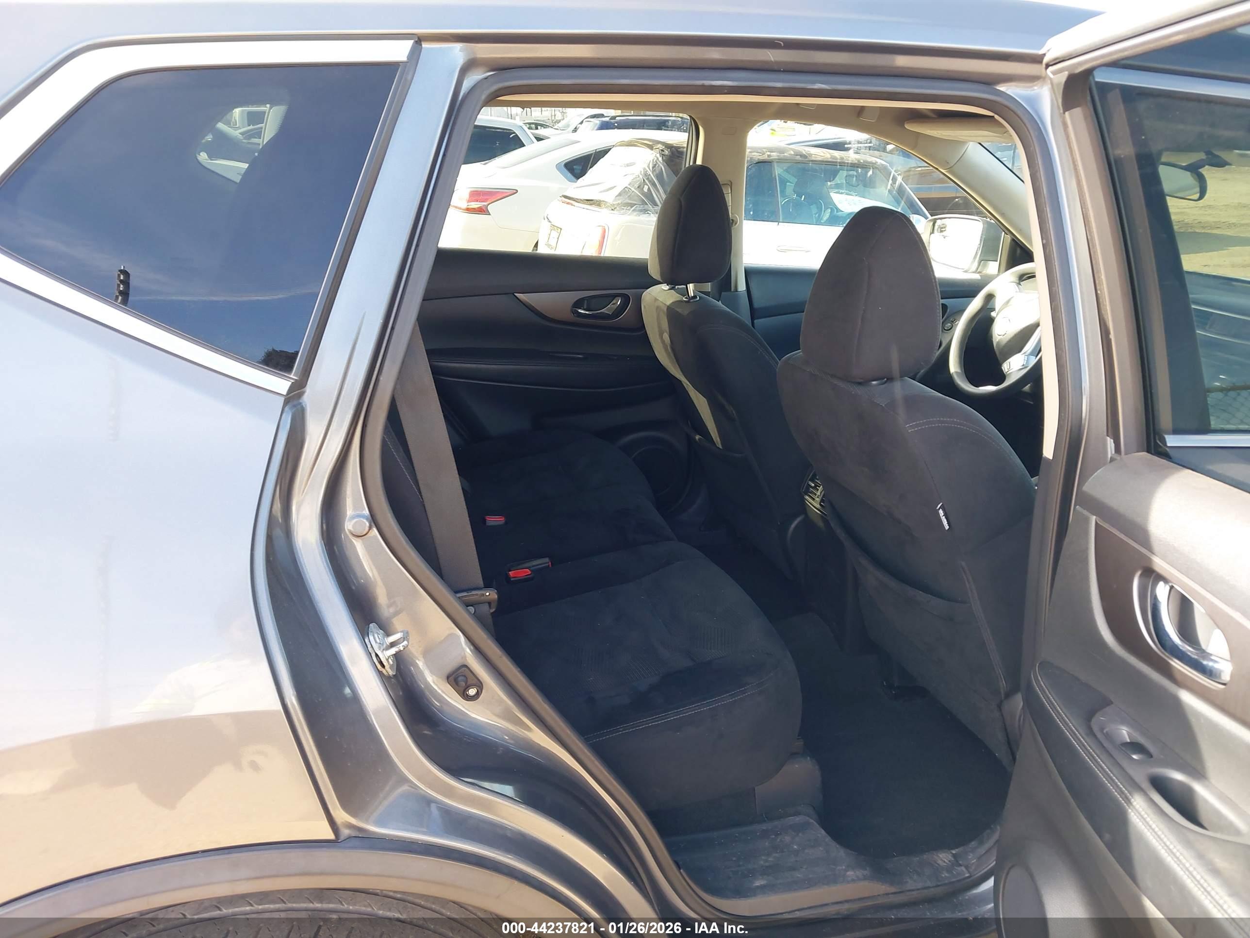 NISSAN ROGUE image 8